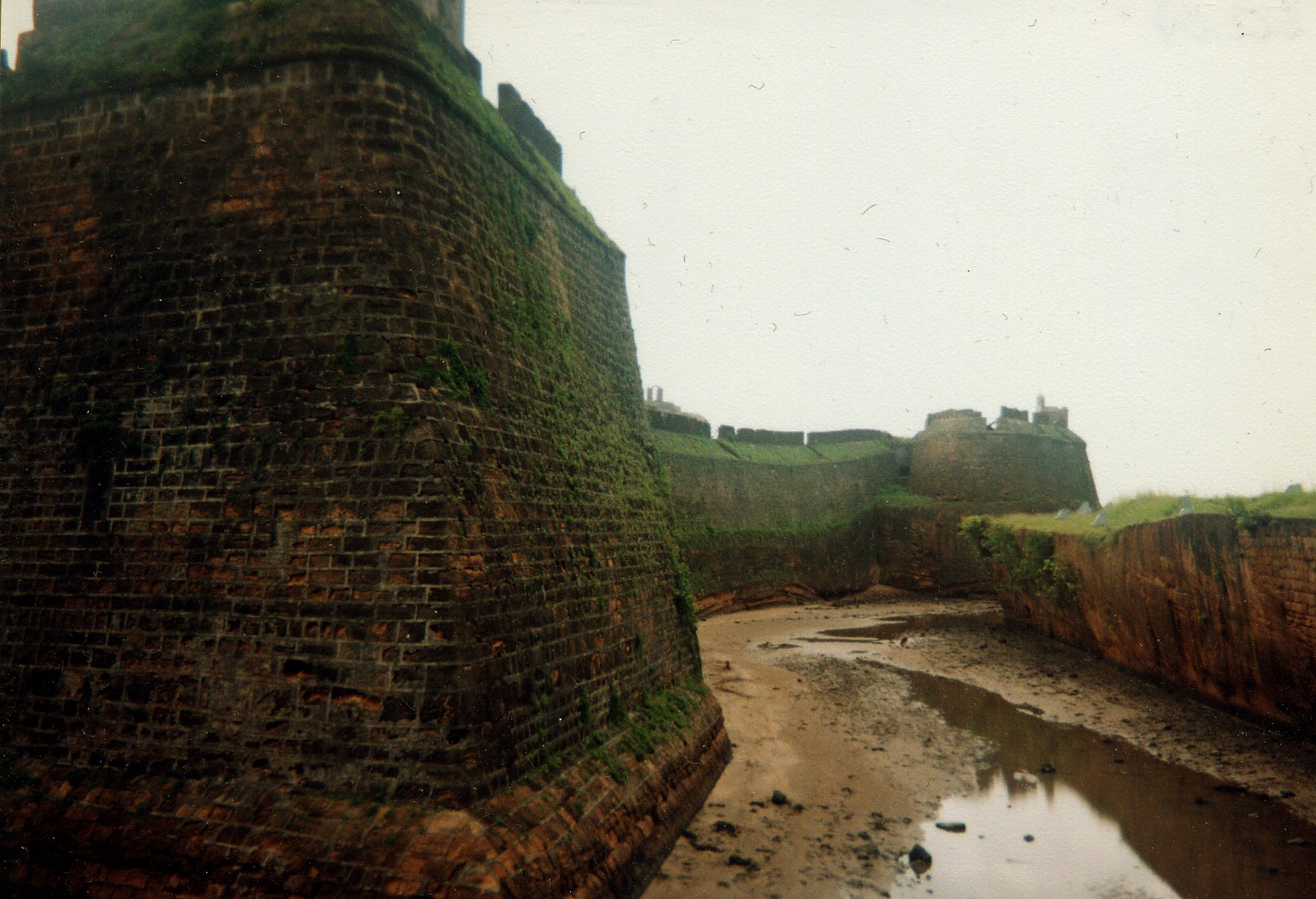 Diu - fort's wall