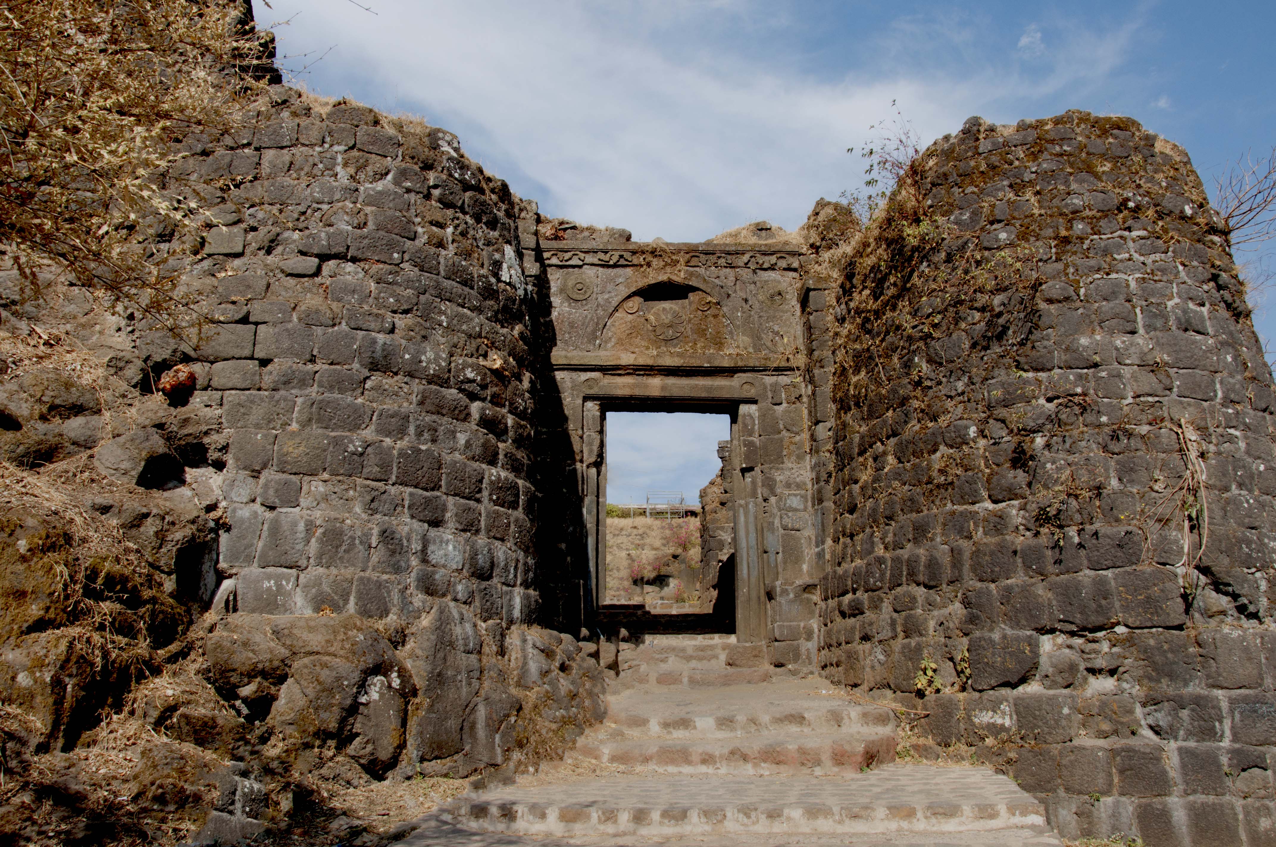 Pune Darwaza , the other doorway to the fort,pointing in the direction of Pune.
