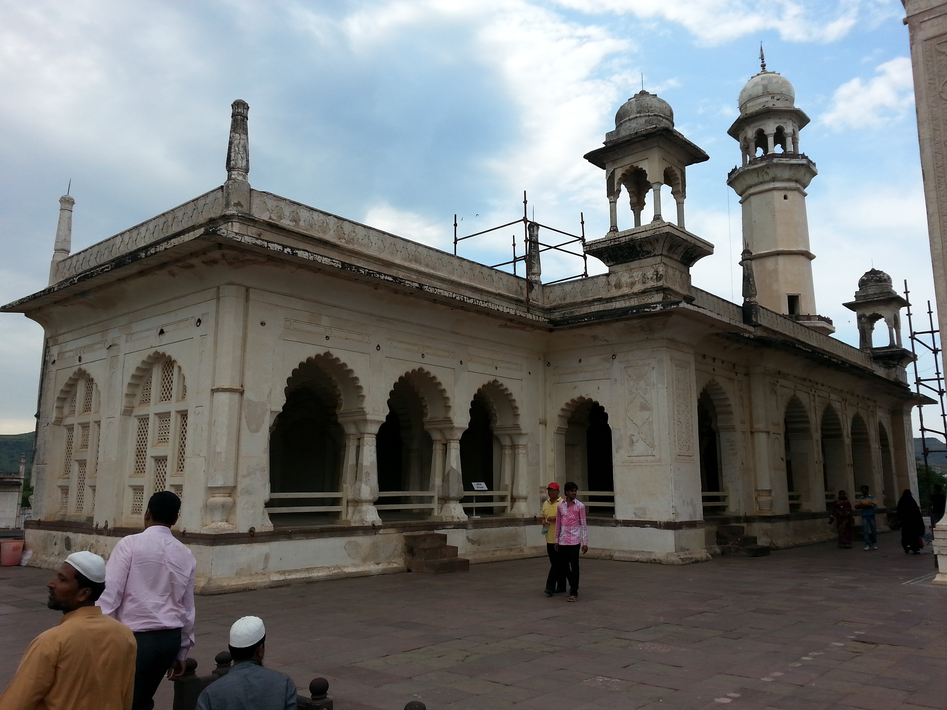 Side view of Mosque at Bibi Ka Maqbara.