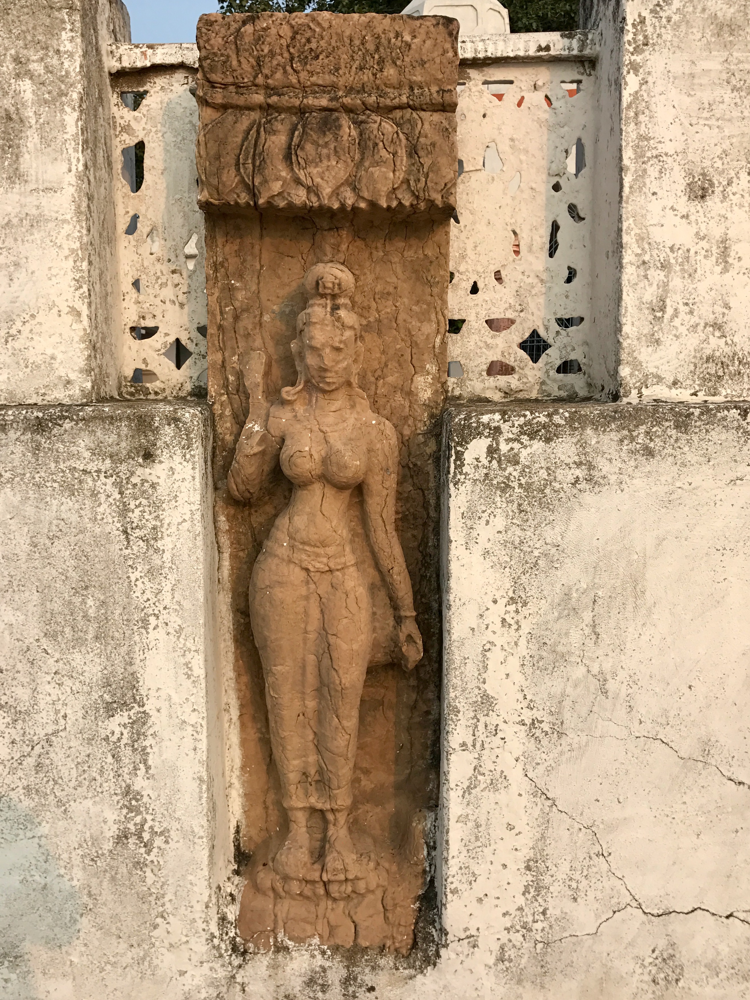 Sirpur, also referred in medieval era texts as Shripur (city of wealth), is a town on the banks of Mahanadi in Chhattisgarh. The site became archaeologically significant after a visit and report on a Laxman (Lakshmana) temple in 1872 by Alexander Cunningham, a colonial British India official. Sirpur is mentioned in the memoirs of the Chinese traveler Hieun Tsang as a location of monasteries and temples. The site has been significant for its temple ruins of Rama and Lakshmana of the Ramayana fame.
The site excavations after 1960, particularly after 2003, have yielded 22 Shiva temples, 5 Vishnu temples, 10 Buddha Viharas, 3 Jain Viharas, a 6th/7th century market and snana-kund (bath house). The site shows extensive syncretism, where Buddhist and Jain statues or motifs intermingle with Shiva, Vishnu and Devi temples.
The region was conquered and plundered by the armies of Delhi Sultanate and later Deccan Sultanates. The town and temples were damaged in the wars and were abandoned. Dense vegetation grew over it and floods deposited silt. There is also evidence of possible earthquake damage. 20th and 21st century excavations have unearthed many monuments. The site is large and artwork stick out of farmlands and dirt roads in and near Sirpur.