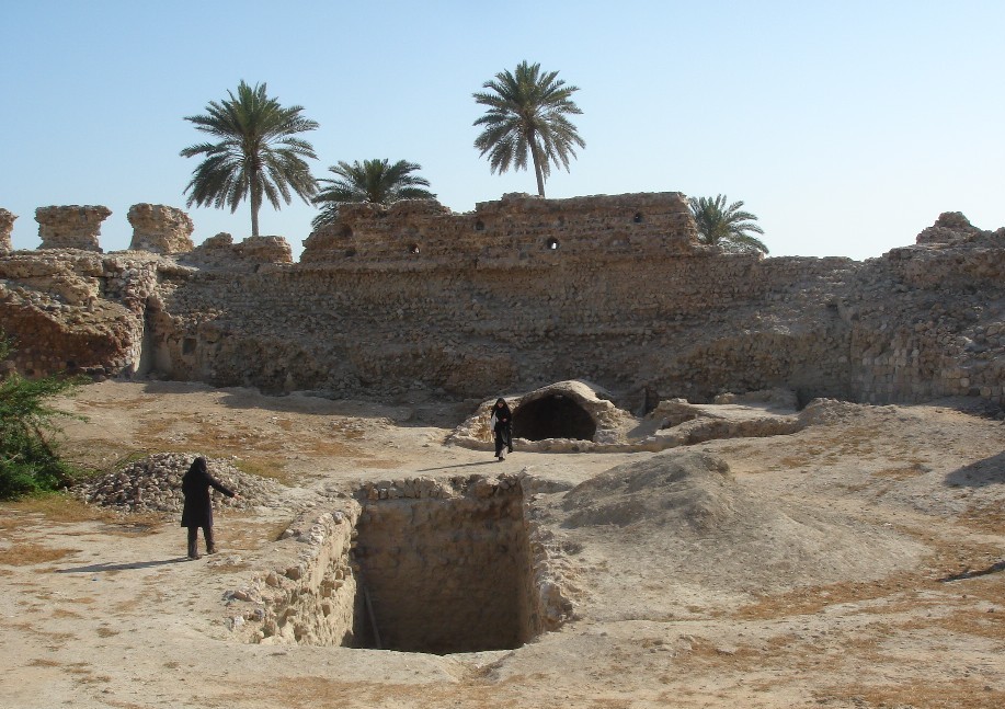 The Portuguese castle in the Qeshm Island. By Farhoudk. I made it during my visit of Qeshm Island on March 20, 2007. 

The picture shows interior parts of the castle.