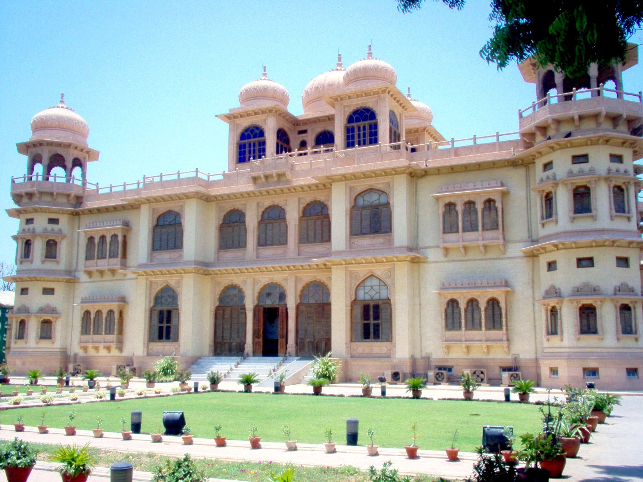 Summary
Description: A picture of the Mohatta Palace Museum in Karachi, Pakistan

Author/Source: took and edited this picture myself.