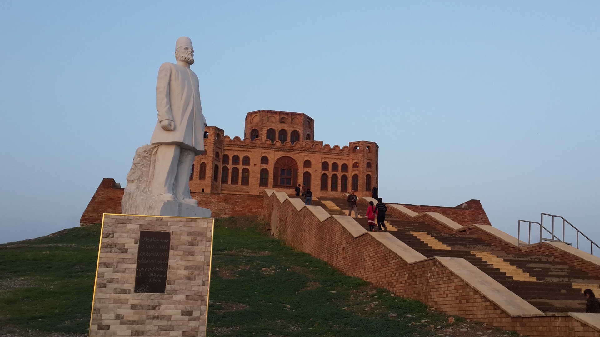 Sherwana Castle and Statue of Hama Pasha Jaf