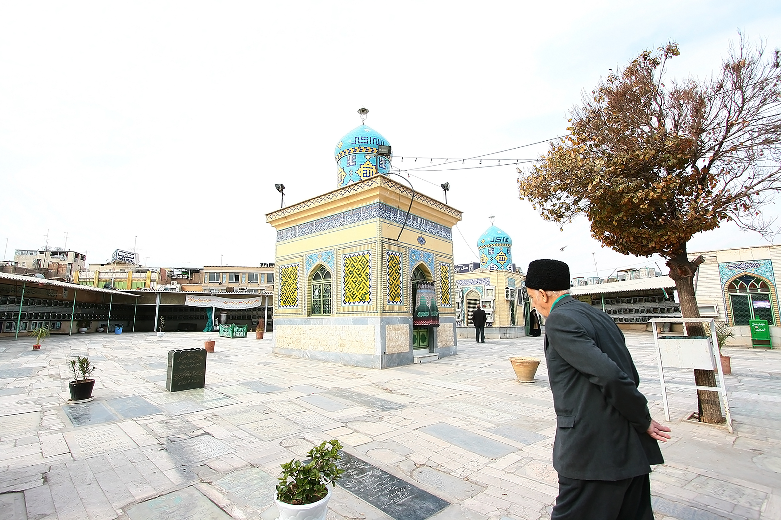 Qom County (Persian: قم‎‎) is the only county in Qom Province in Iran, with which it is coextensive. The capital of the county is Qom. At the 2006 census, the county's population was 1,036,714, in 262,313 families.  The county has five districts: Jafarabad District, Khalajastan District, the Central District, Kahak District, and Salafchegan District. The county has six cities: Dastjerd, Jafariyeh, Kahak, Qom, Qanavat, and Salafchegan.