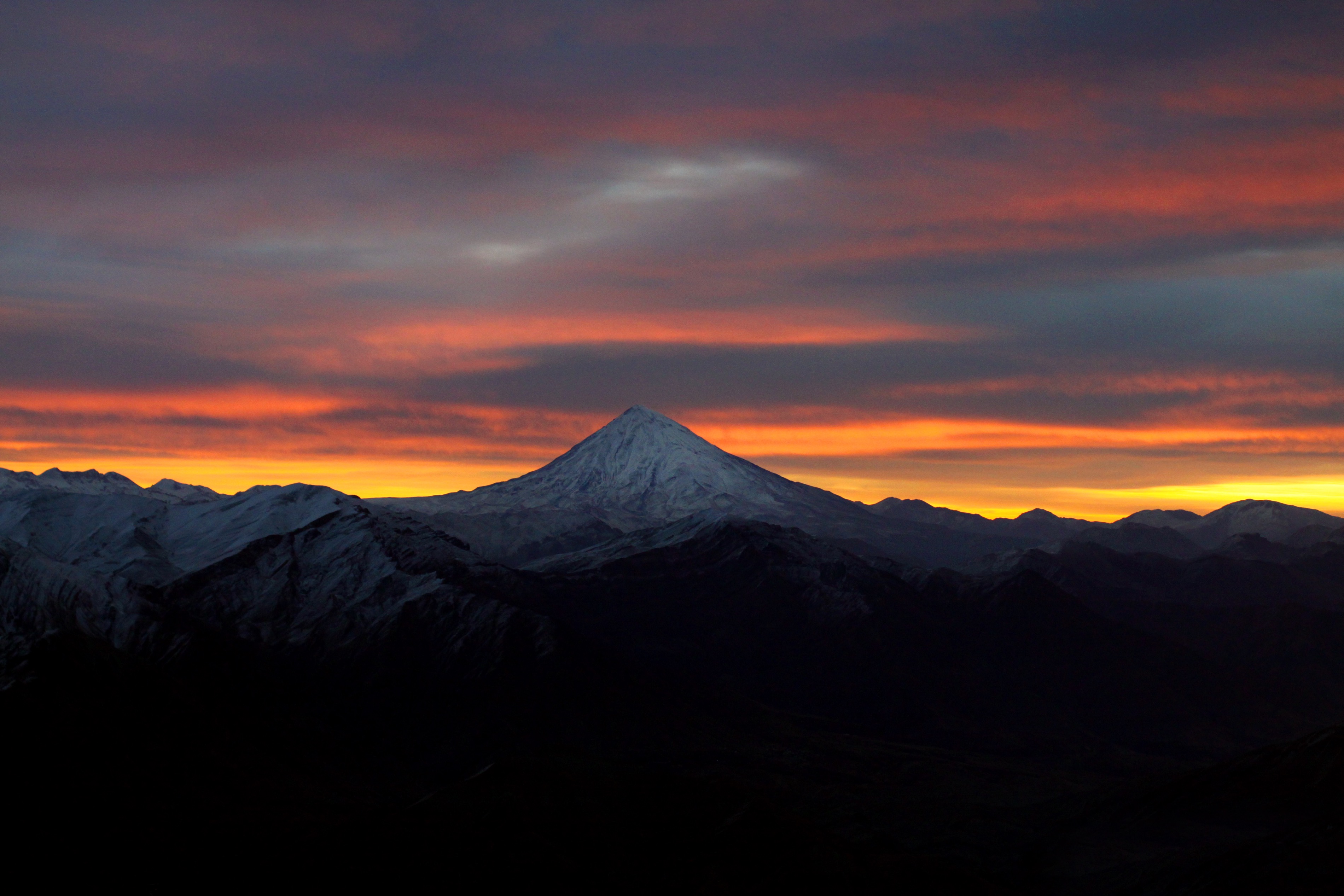 Damavand mount, the west face in sunrise - November 24, 2017 - Photo by: Safa Daneshvar from Tochal summit, Tehran, Iran
