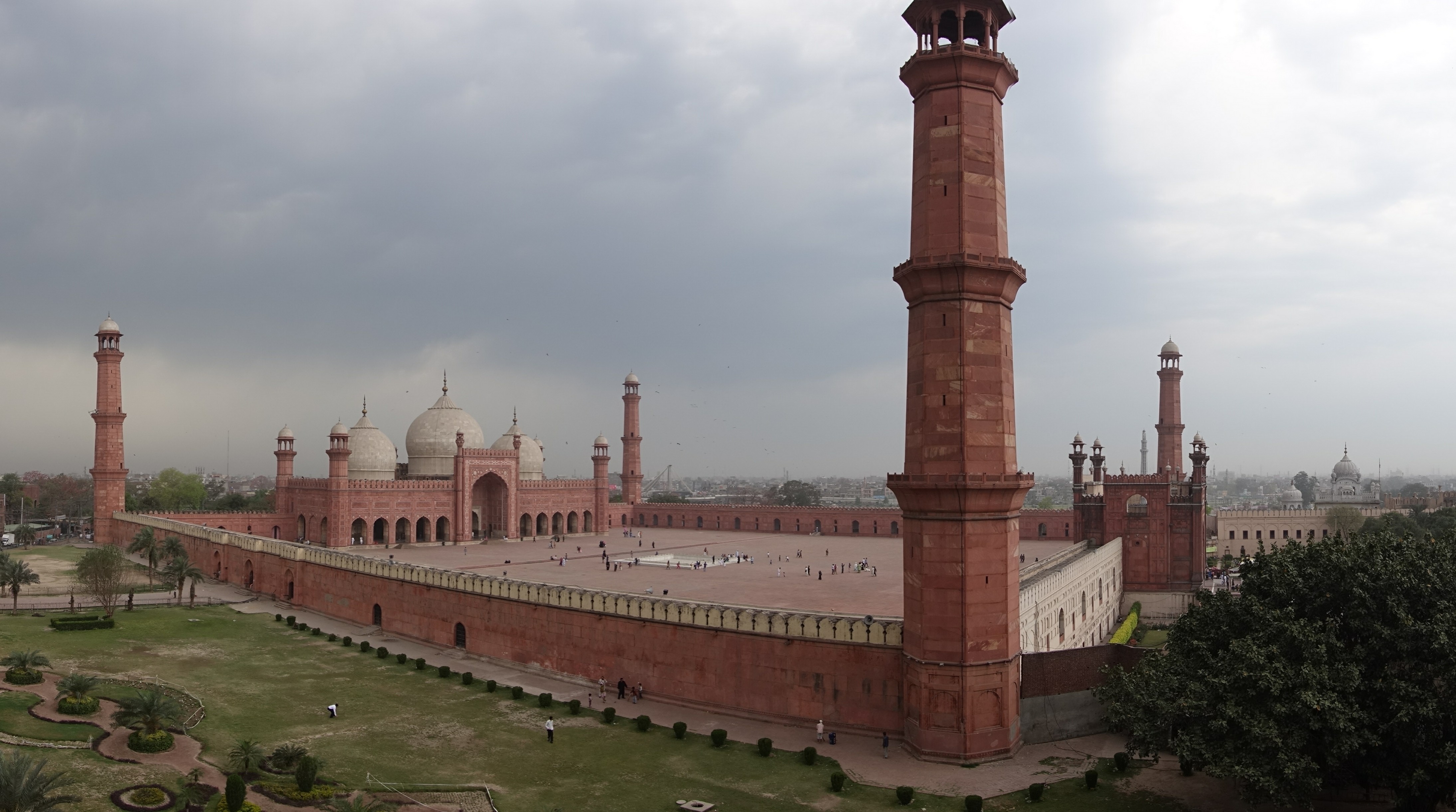 Panoramic view of Badshahi Mosque as seen from Food Street Fort Road