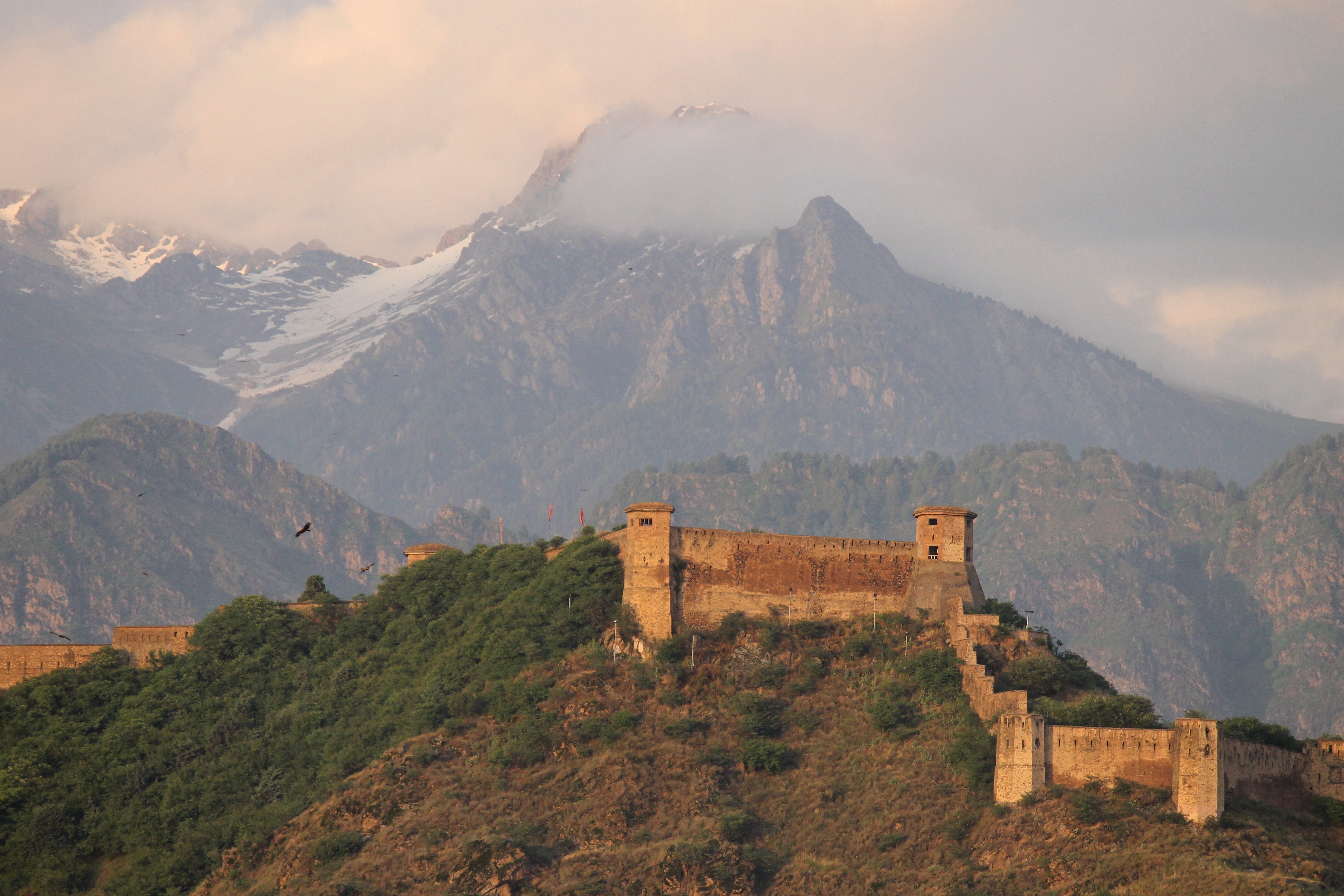 Kohi Maraan aka Hari Parbat as seen from Downtown Srinagar, Kashmir.