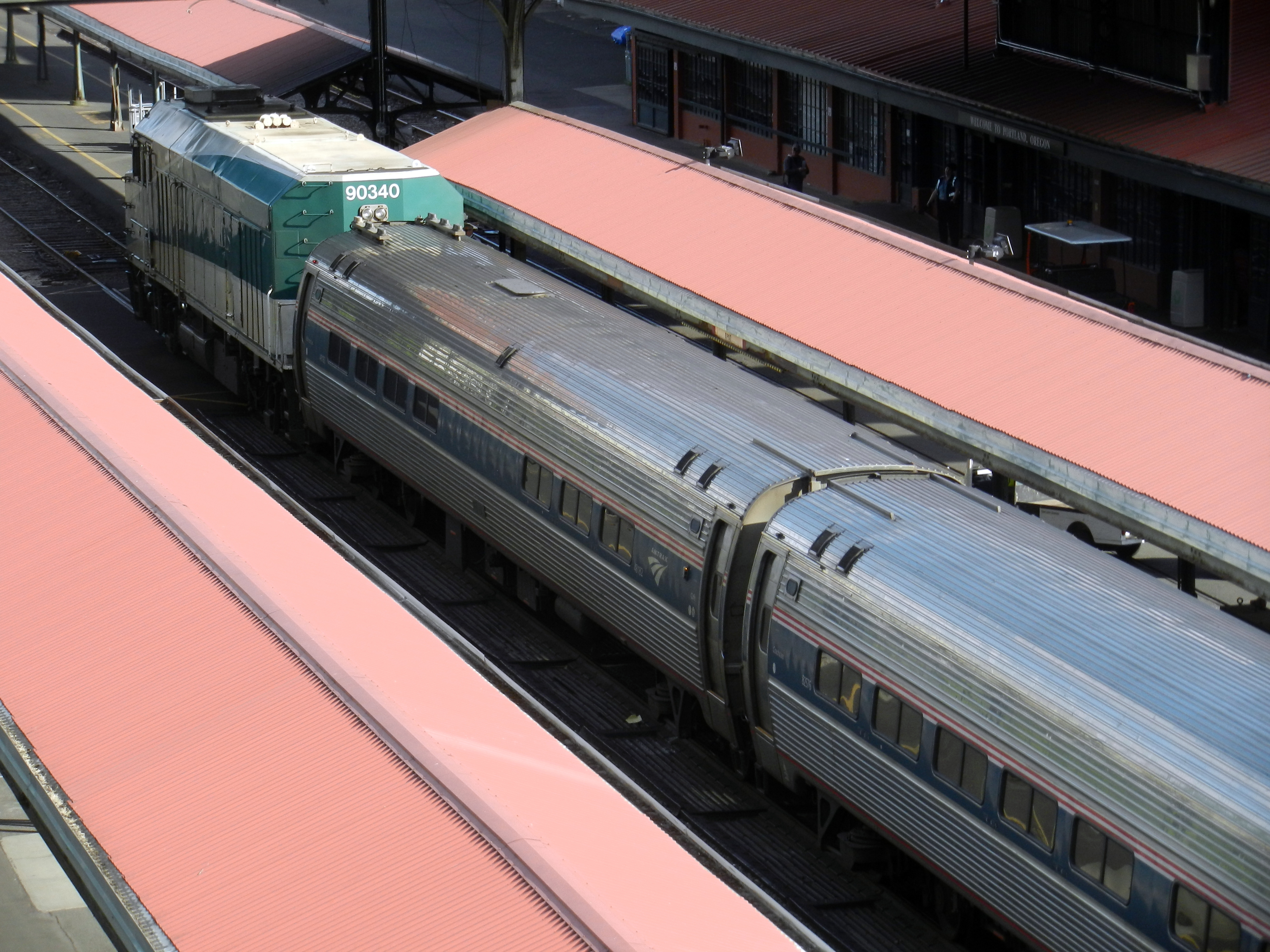 An Amtrak Cascades train composed of Amfleet cars pulling in to Portland Union Station. Amfleet cars were brought to the west coast to be used in place of Horizon cars which were pulled from service due to corrosion issues. This train was composed of cabbage 90340 at the front, followed by cafe car 48182, coach 82576, coach 81536, and locomotive 196.