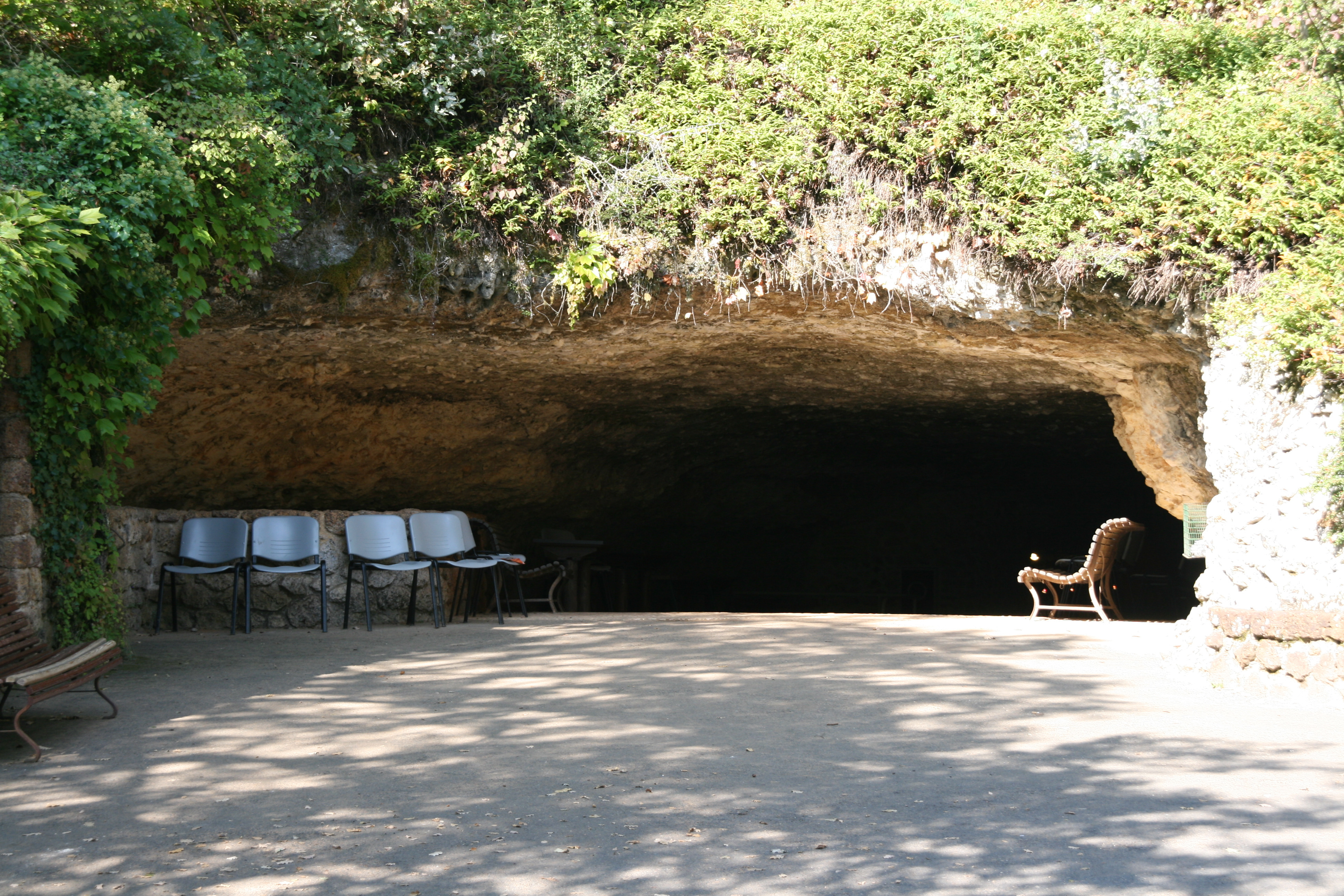 Entrance of the Rouffignac cave, Rouffignac-Saint-Cernin-de-Reilhac, Dordogne, France. This site was occupied by Homo Sapiens, near 13,000 BP.