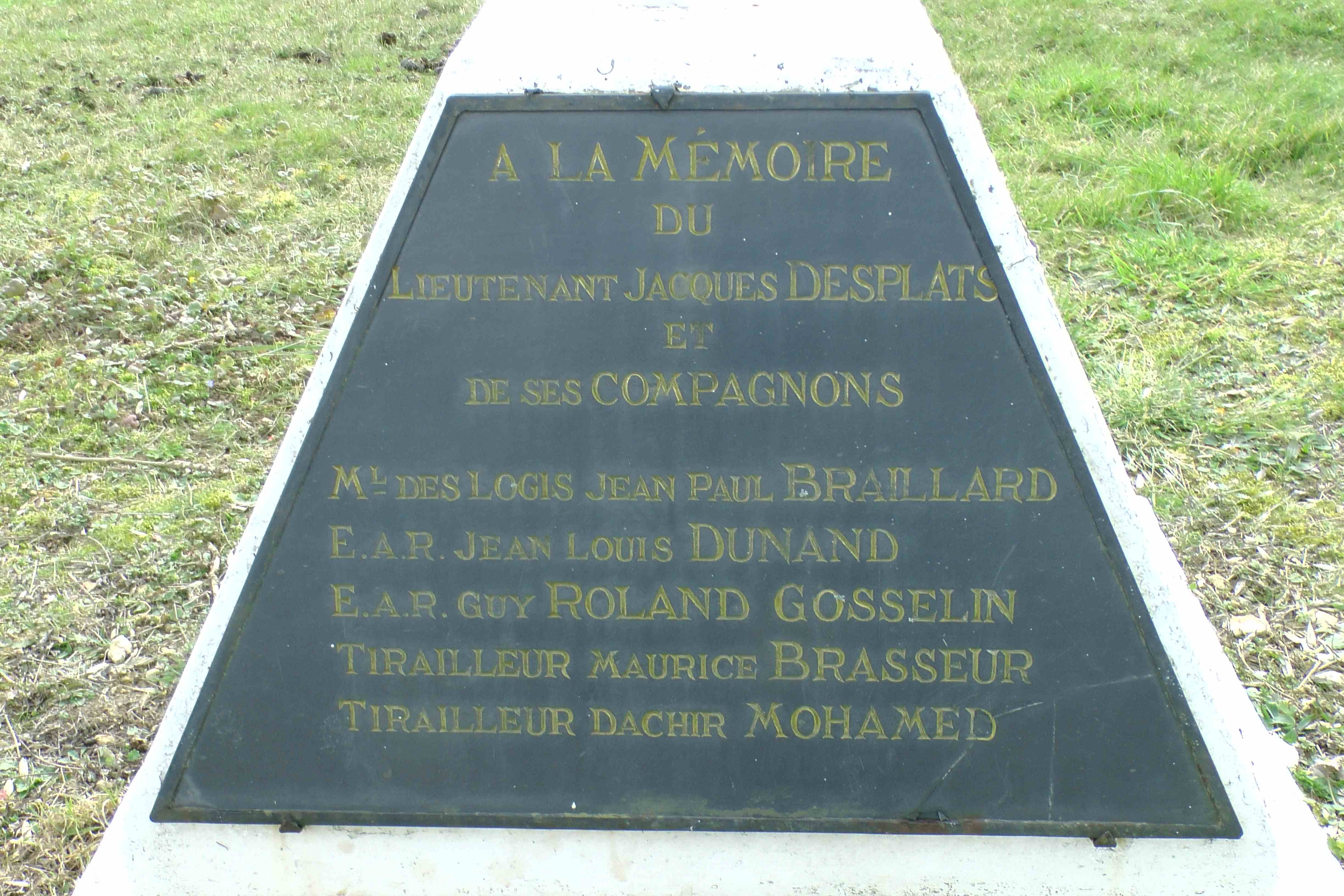 Gennes, memorial on island to 1940 battle