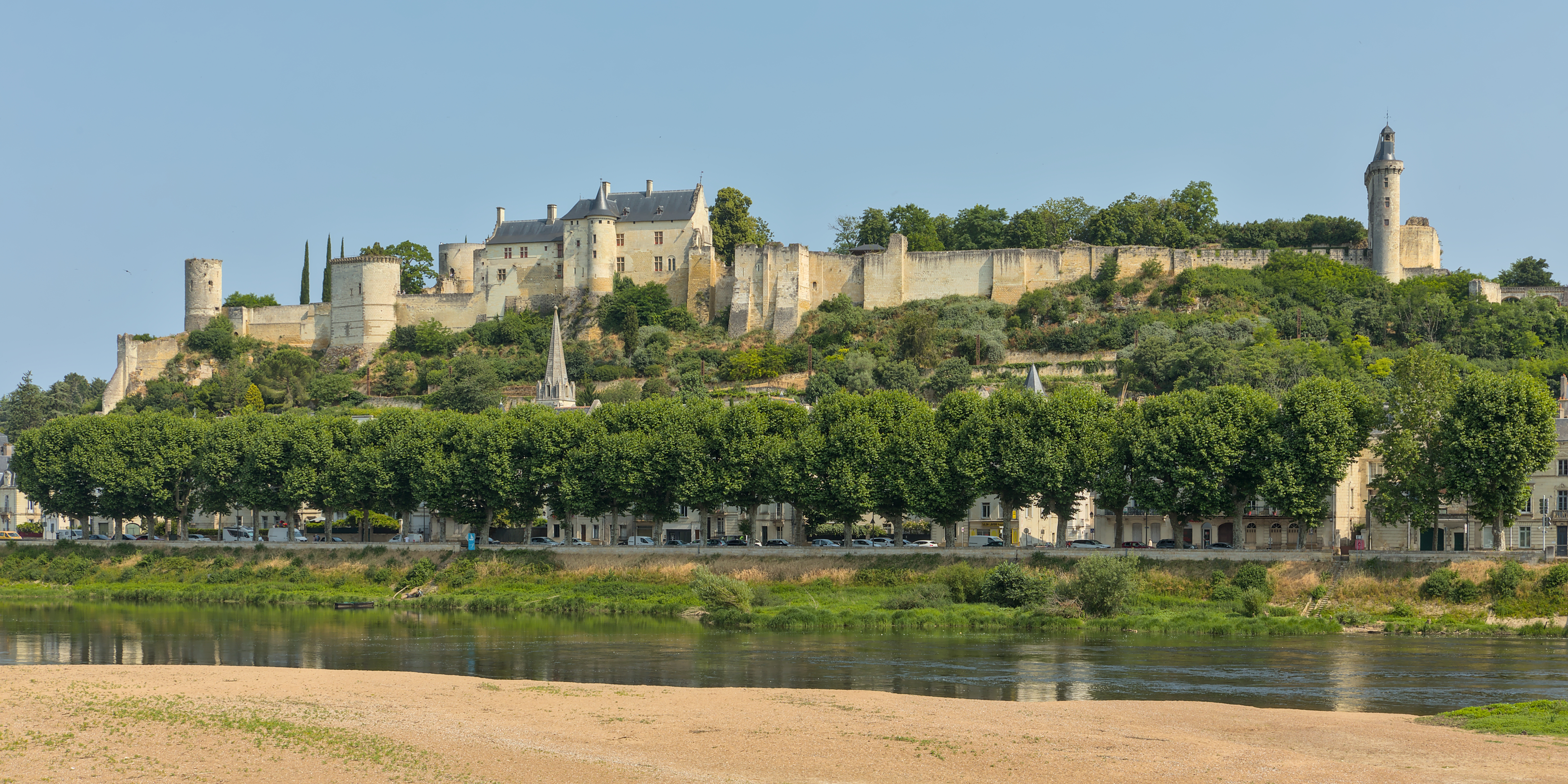 Chinon (Indre-et-Loire, France) - The castle, viewed from the beach on the other side of the Vienne river