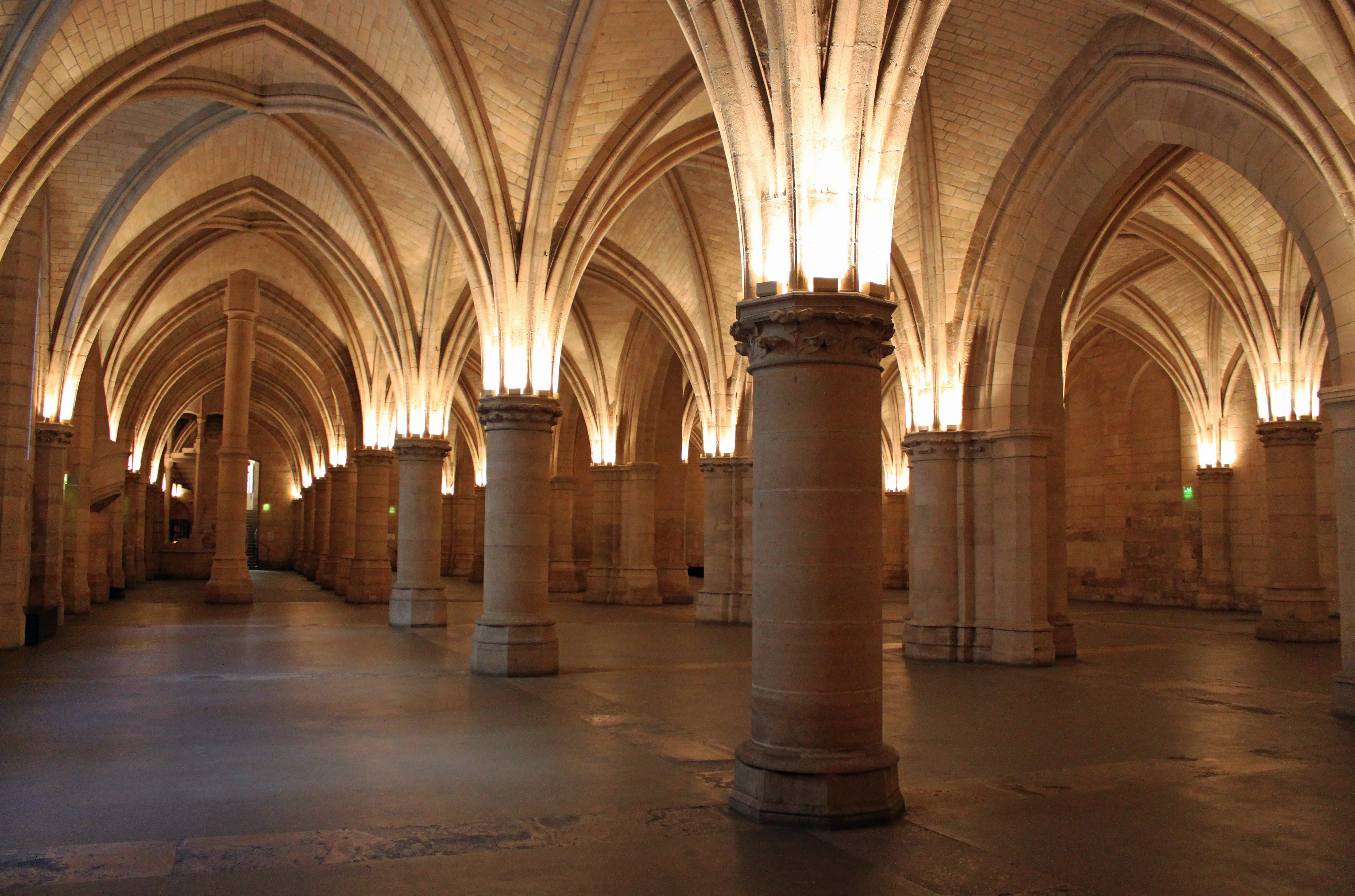 "Salle des Gens d'Armes" of the Conciergerie, Paris.