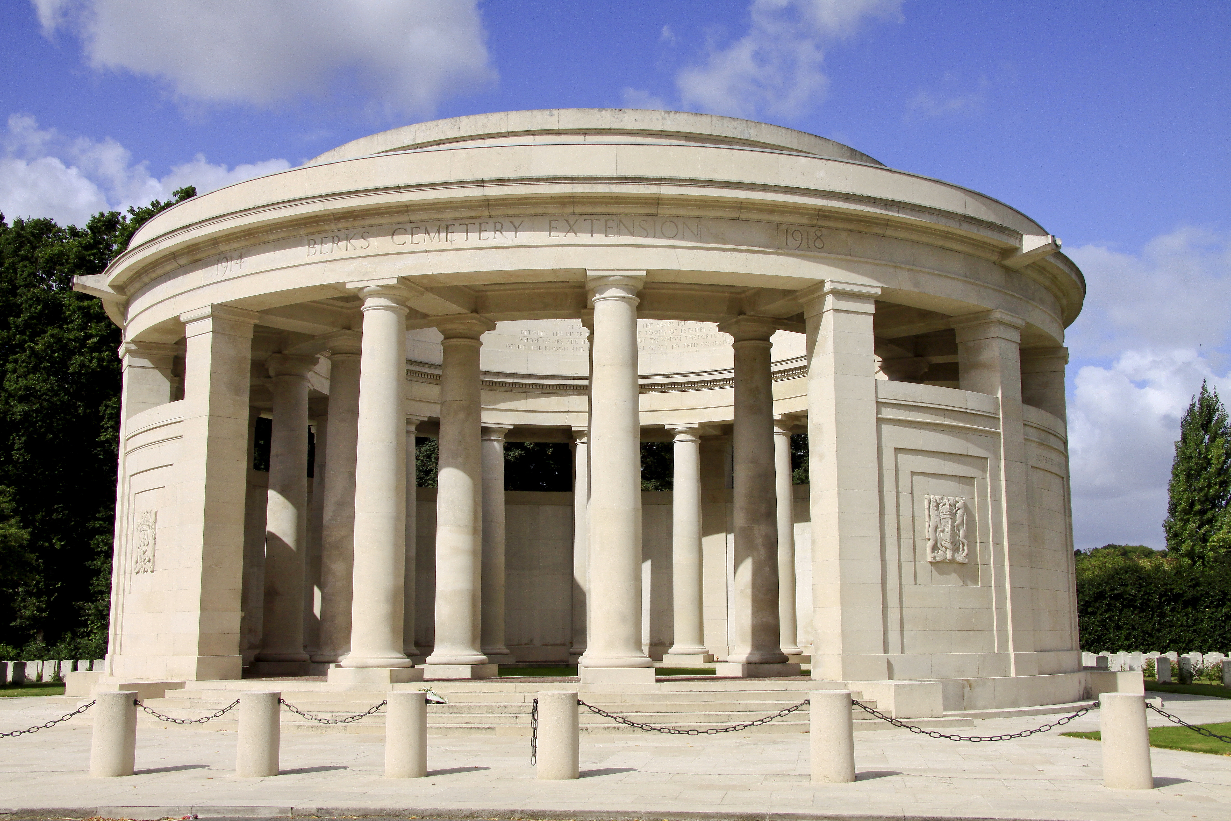 Berks Cemetery Extension - Ploegsteert Memorial.