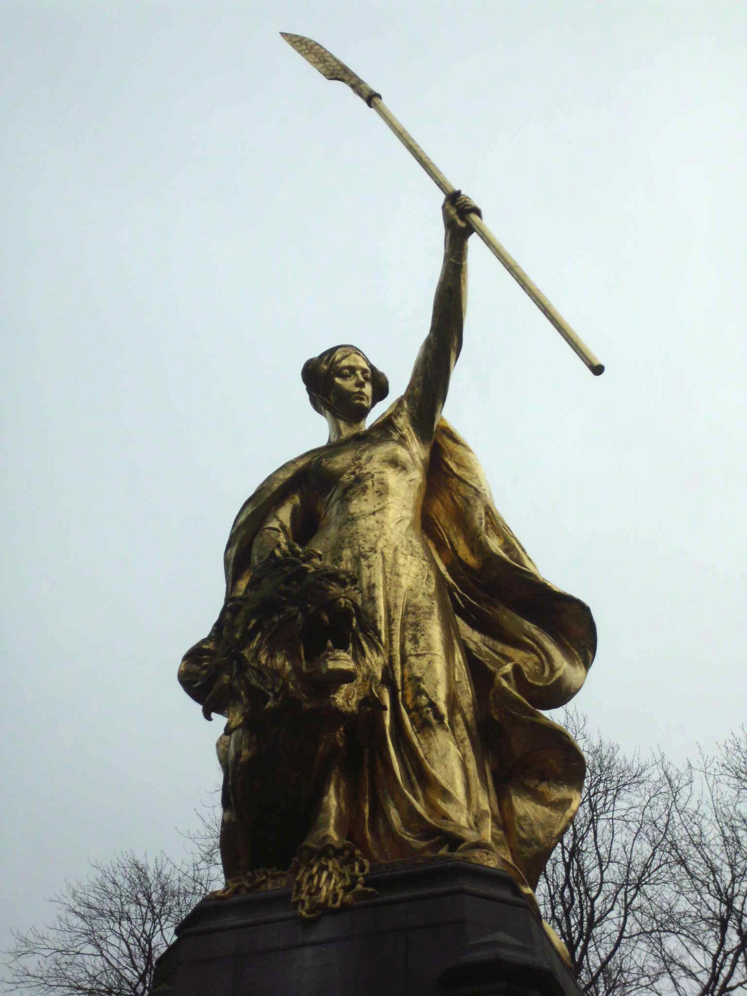 De Maagd van Vlaanderen - beeld van Godfried Devreese - deel uitmakend van het Groeningemonument, te Kortrijk, België.
La Vierge des Flandres - sculpture de Godefroid Devreese faisant partie du Monument de Groeninghe à Courtrai, Belgique

The Virgin of Flandres - Sculpture created by Godfried Devreese as part of the Monument of Groeninge, in Kortrijk, Belgium.
