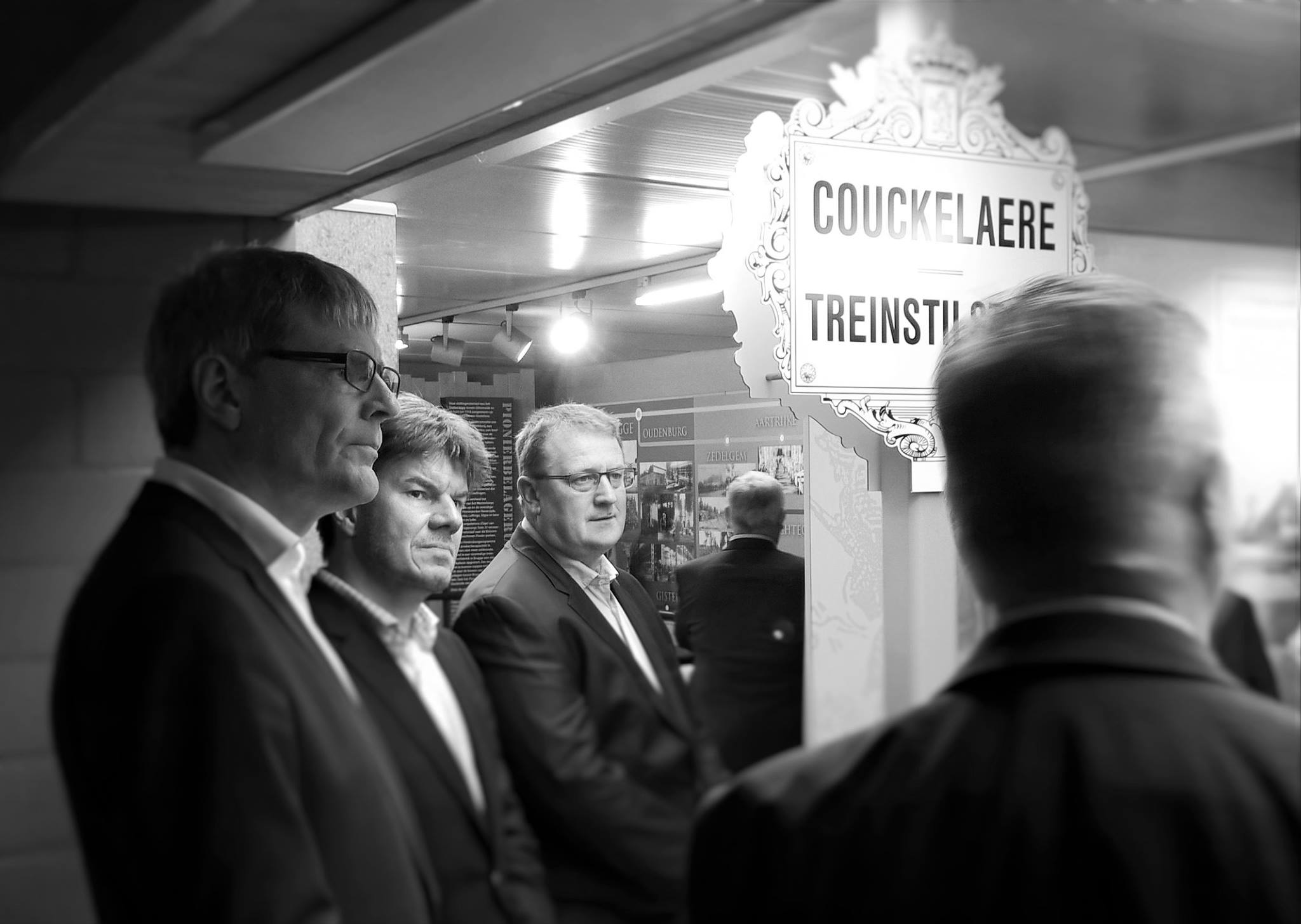 Vlaams minister van Cultuur Sven Gatz (2de v.links) op bezoek in het Lange Max Museum te Koekelare, vergezeld van Burgemeester en schepenen van Koekelare.