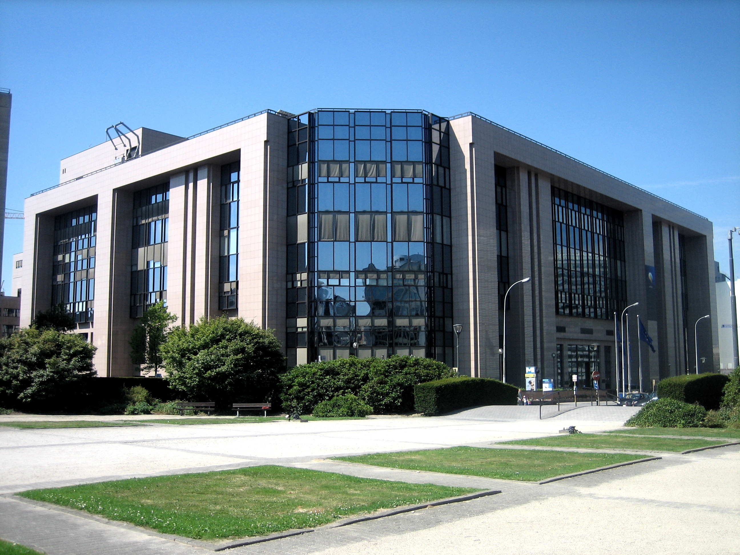 North West corner of the Justus Lipsius building (headquarters of the Council of the European Union), seen from Schuman Roundabout.