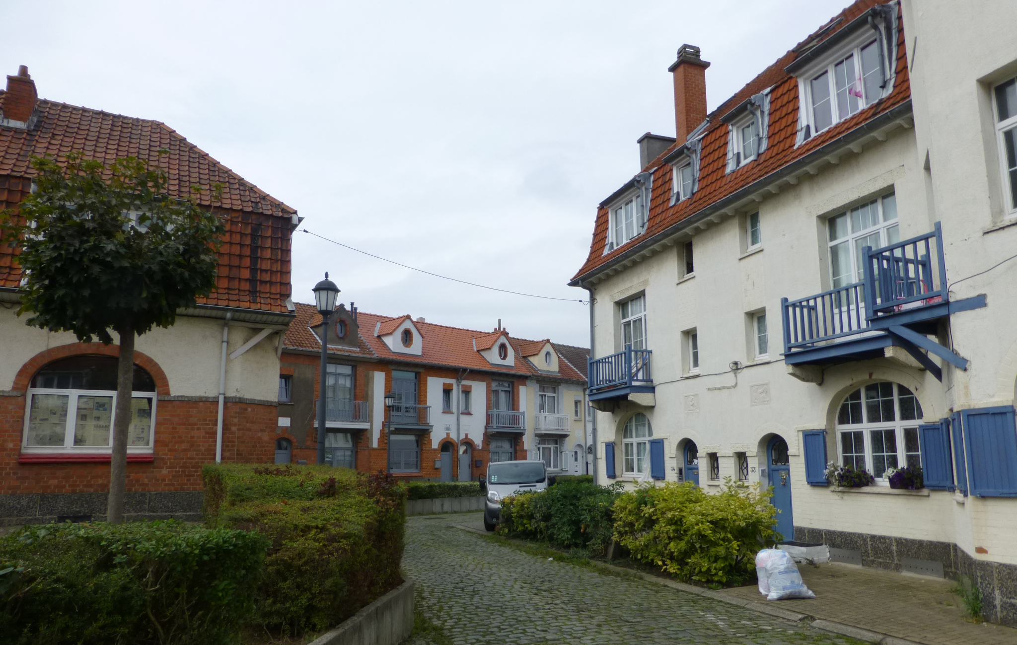 Houses N°s 33-34 in Garden-city Joseph Diongre, Molenbeek-Saint-Jean, Brussels, created in 1922.
