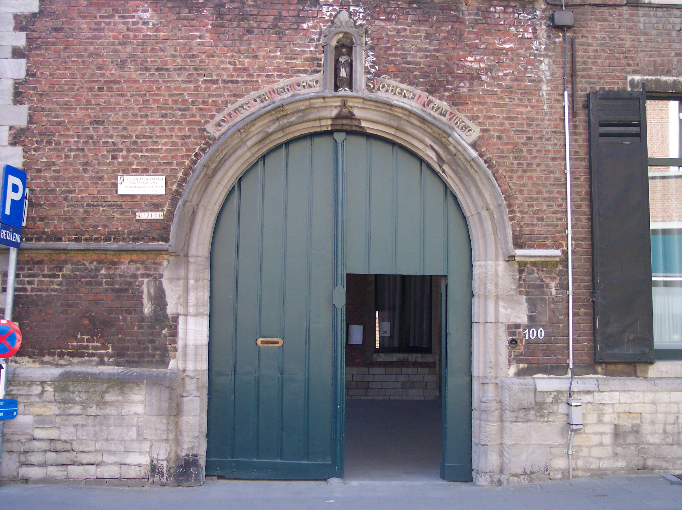 The front door of the American College and the Aulne archway.