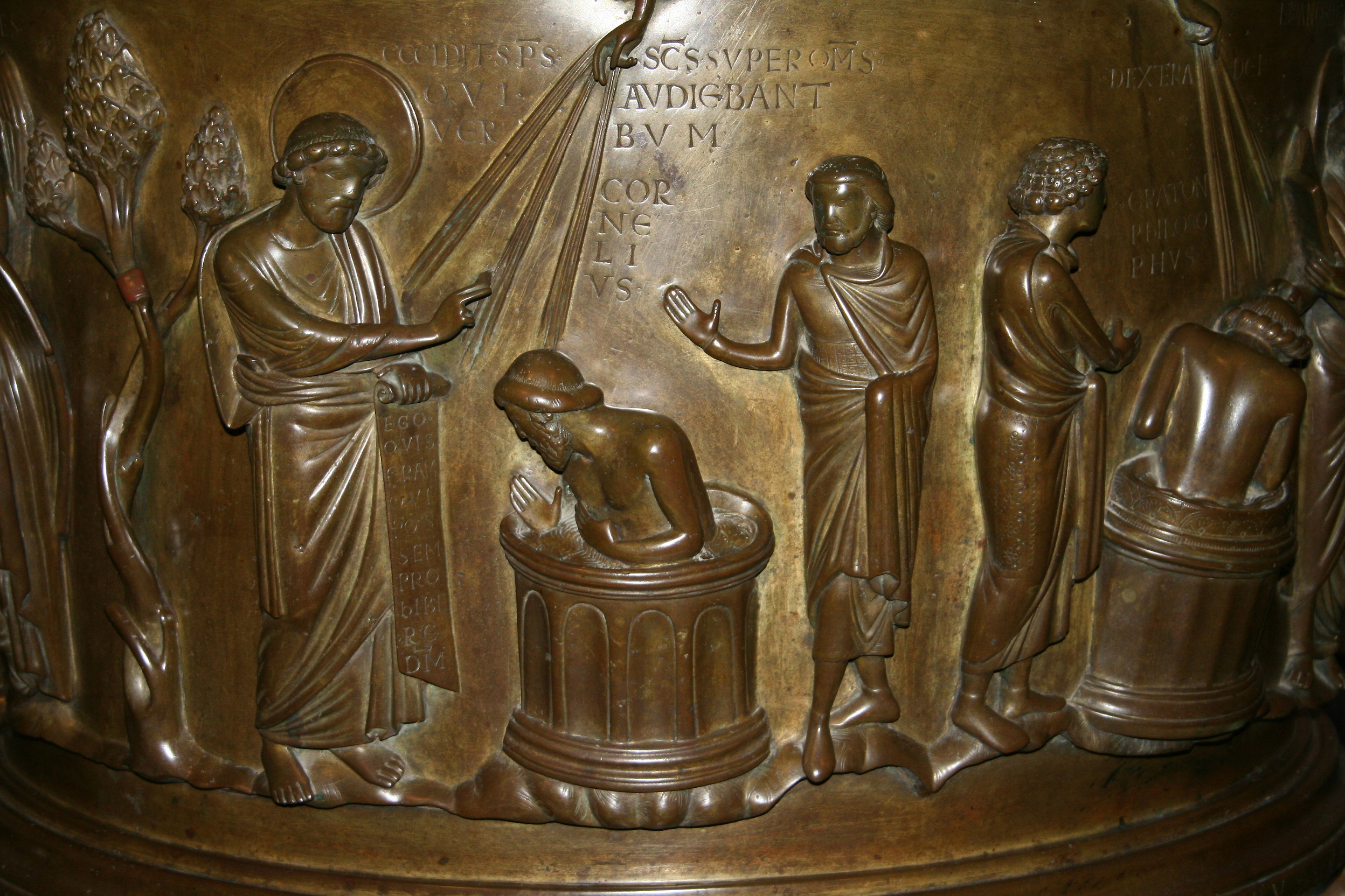 Liège (Belgium), Saint Bartholomew's Church - Baptismal font of Renier de Huy (begin of the XIIth century). - The baptism of the Corneille centurion.