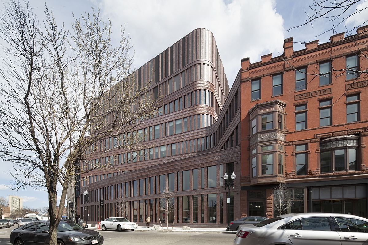Connection between Curtis building and new facade