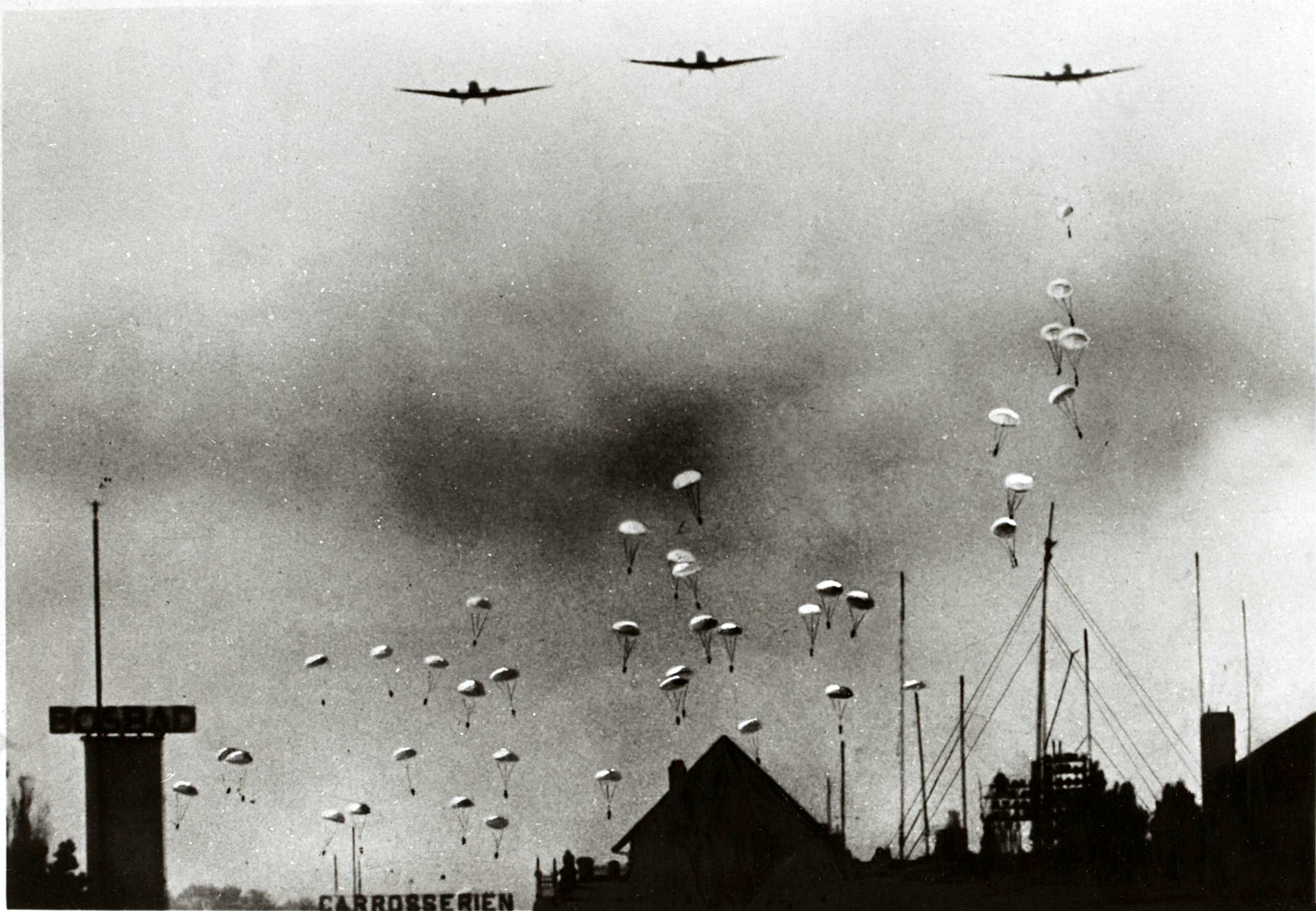 May 10, 1940, German paratroopers above the neighborhood of Bezuidenhout in The Hague