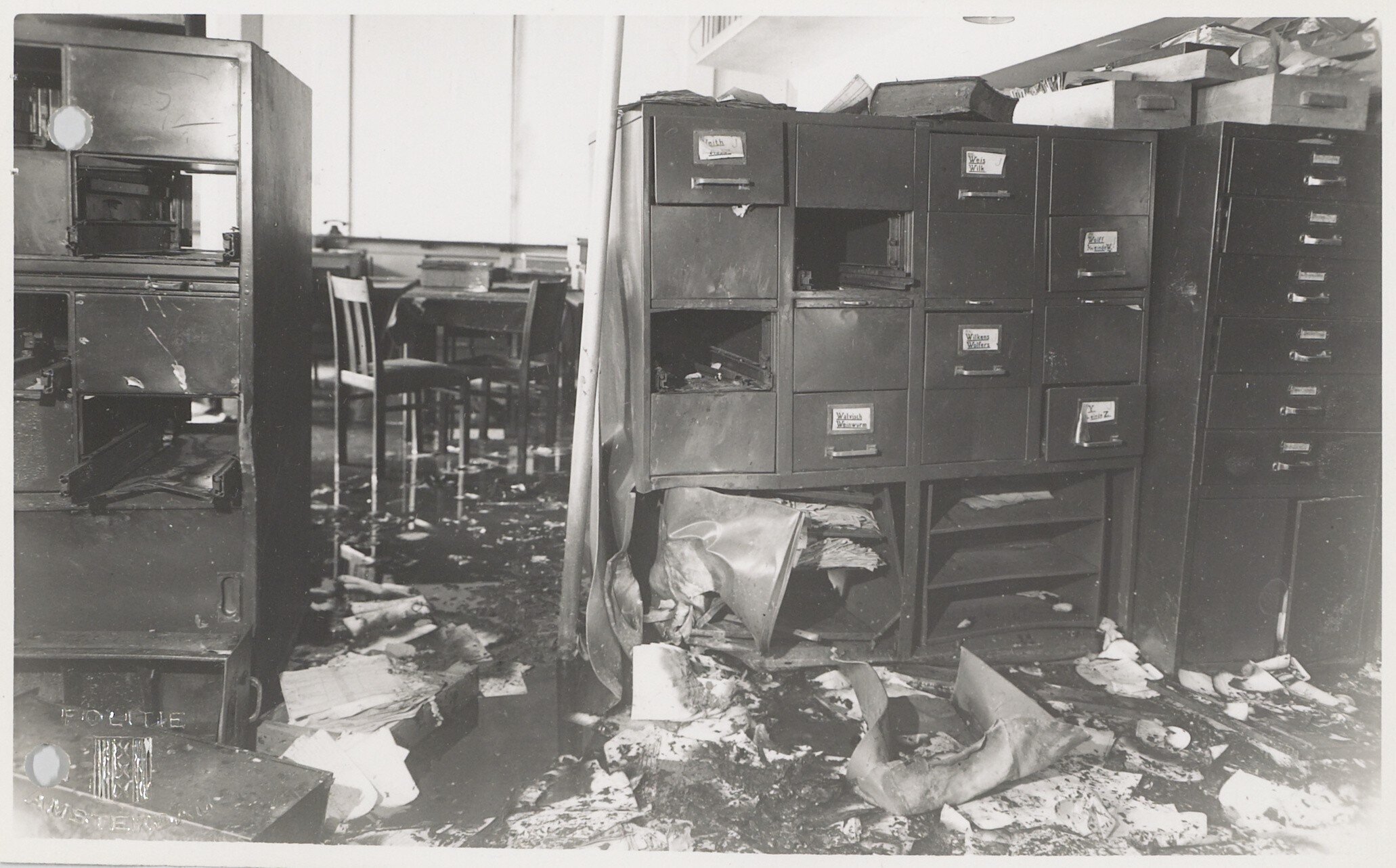 Title: Interior of the municipal Population Register, Plantage Kerklaan 36-38, after the fire attack in the evening of March 27, 1943.