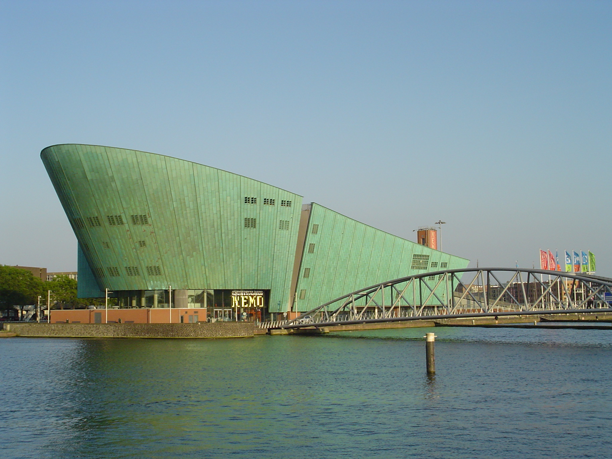 Foto gemaakt van het Nemo te Amsterdam door Gebruiker:Gamekeeper, augustus 2008.