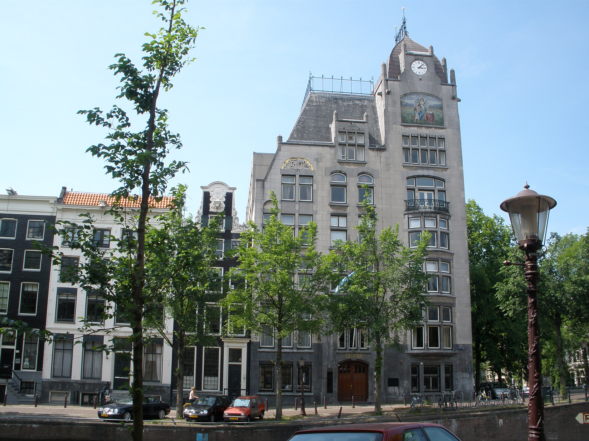 The Astoria building (1904/05) at Keizersgracht 174-176 in Amsterdam, at the intersection of the Keizersgracht and Leliegracht canals. This Jugendstil building was designed by Gerrit van Arkel and H.H. Baanders as the offices of the life insurance company Eerste Hollandsche Levensverzekerings Bank. In more recent years, it served as headquarters of Greenpeace. In 2001 the building received rijksmonument (national monument) status.