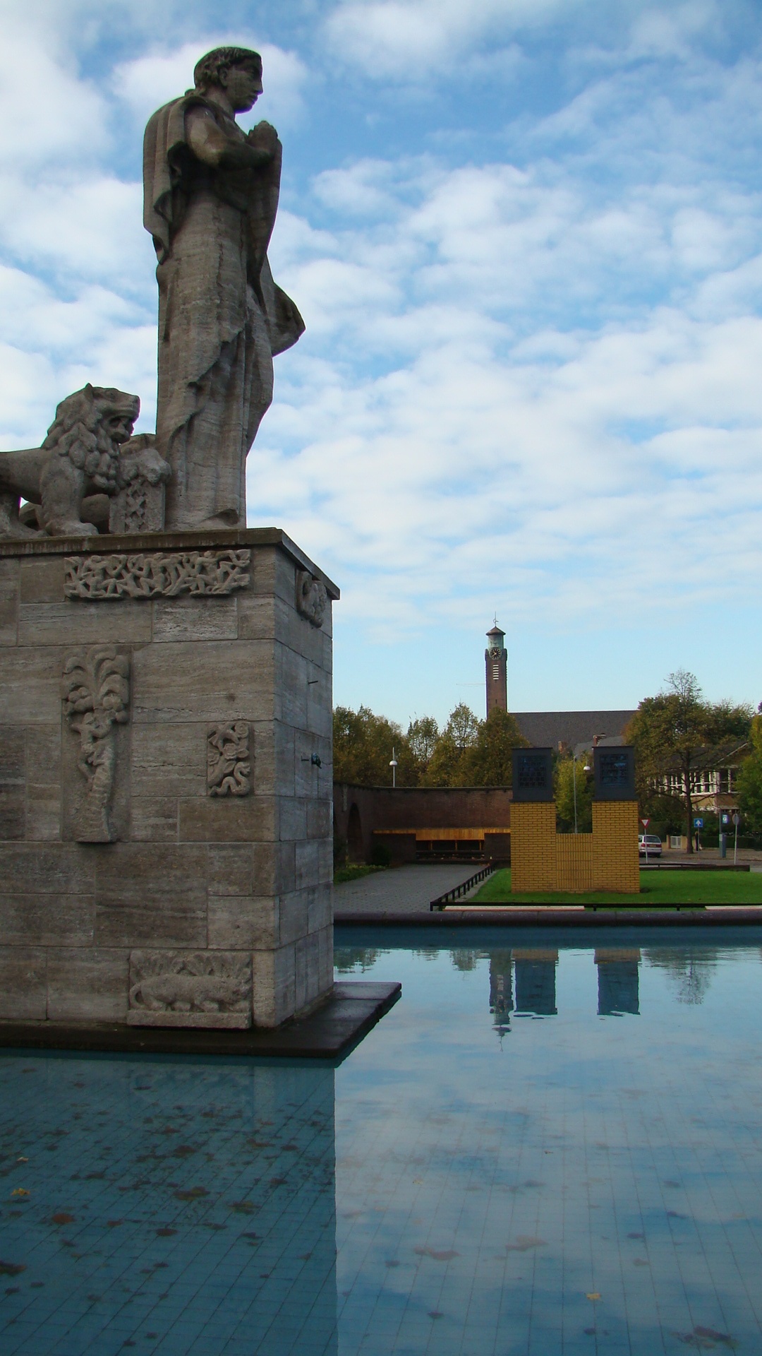 Van Heutsz-monument. A design by Frits van Hall and architect Gijsbert Friedhoff in 1935.