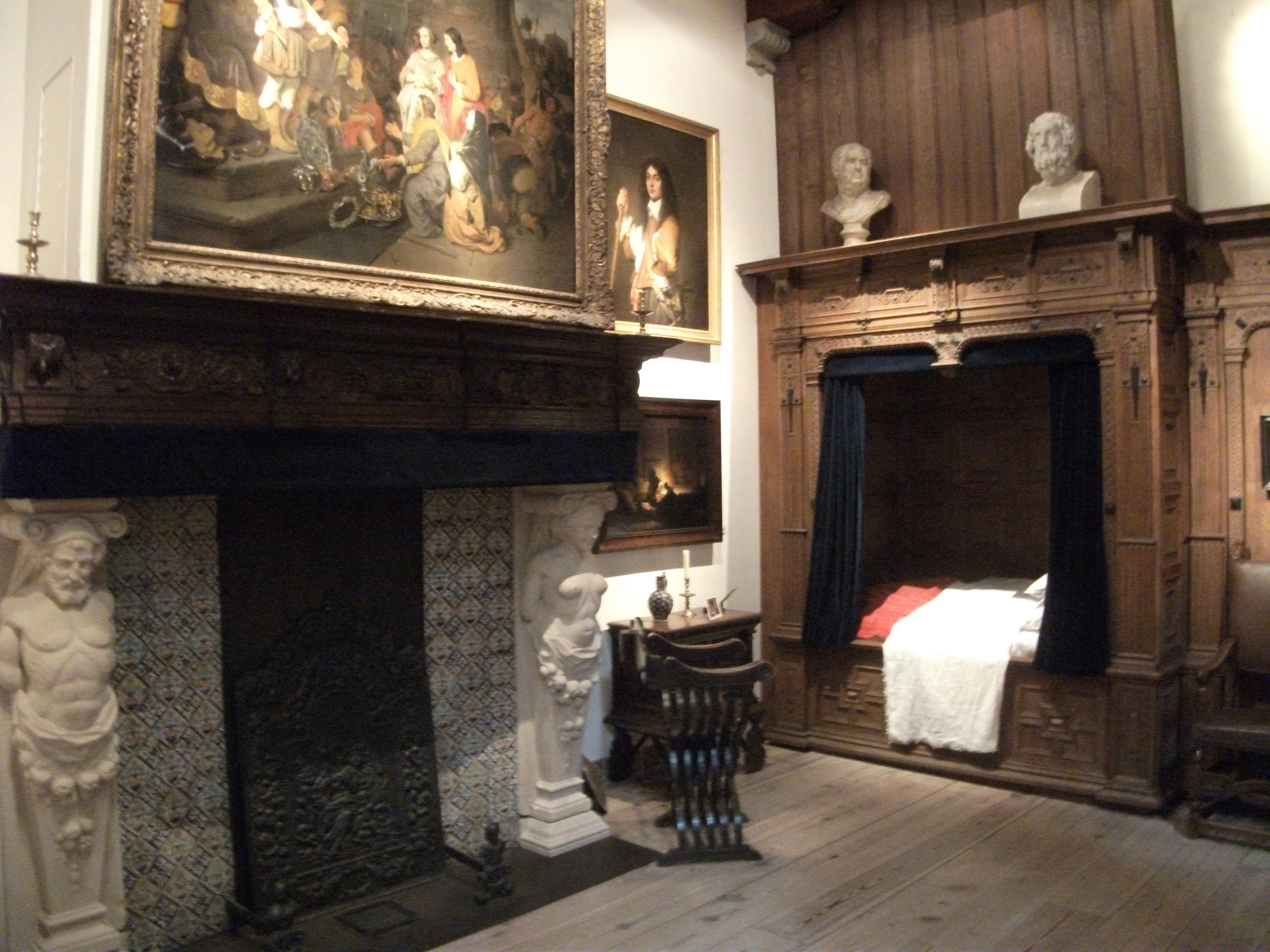 Rembrandt House Museum, view of showroom &amp; Rembrandt's bed