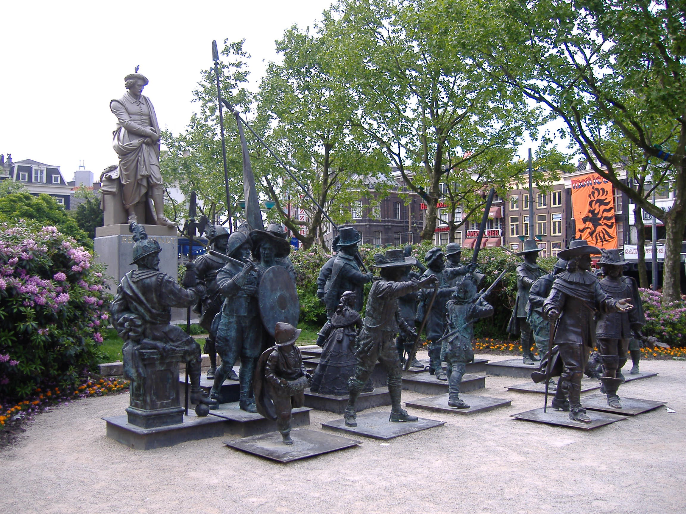Rembrandtplein, Amsterdam. Eigen opname 3 juni 2006. Sculptors: Alexander Taratynov (*1956 [1]) with Mikhail Dronov (*1956 [2]). [3] See also nl:De_Nachtwacht#Trivia.