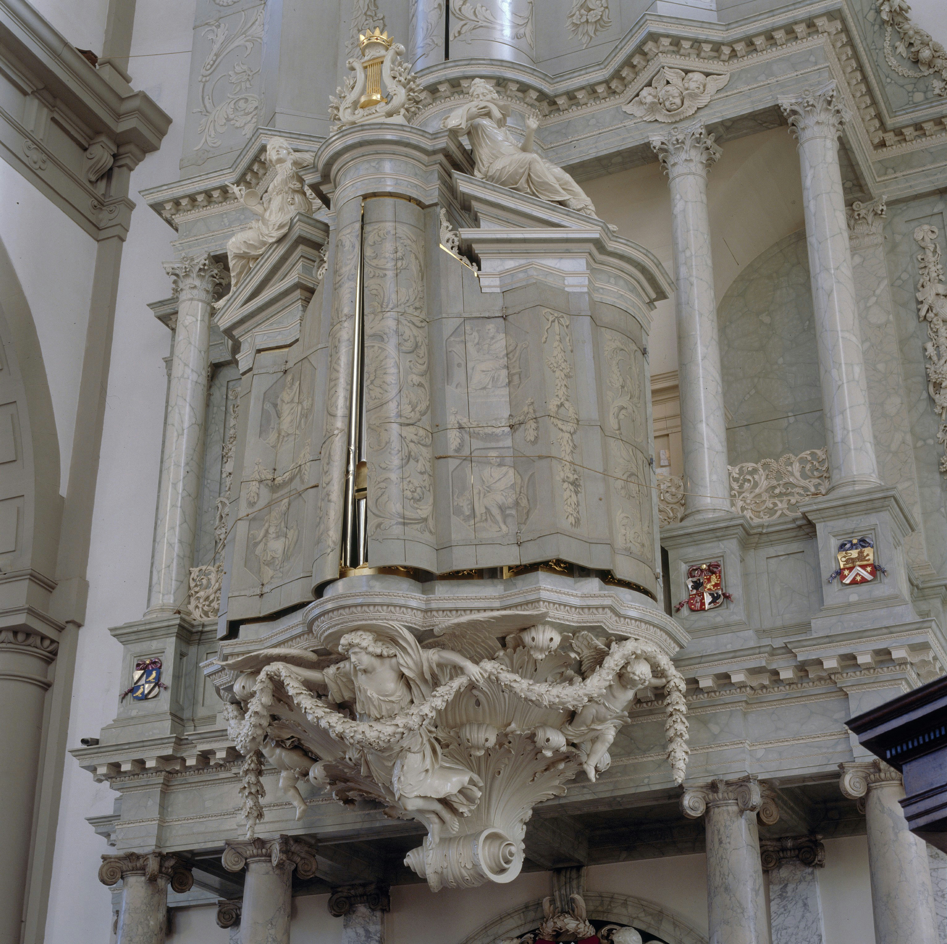 Westerkerk: Interieur, overzicht van door beschilderde luiken omsloten rugwerk van het orgel, orgelnummer 65 (opmerking: Gefotografeerd voor Het Historische Orgel in Nederland)