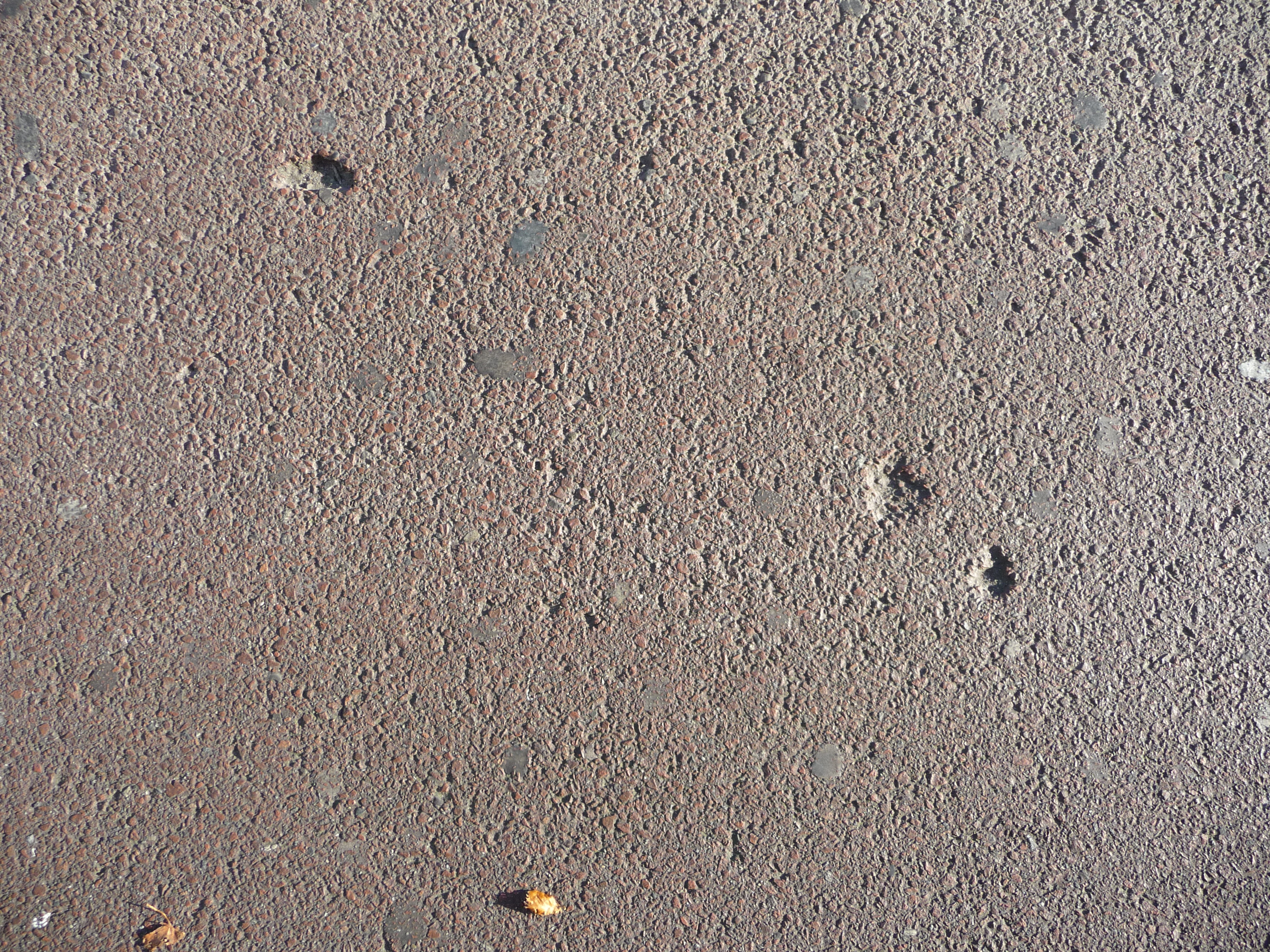 Ten years after the murder the bullet holes are still visible in the bicycle lane in front of Linnaeusstraat 22 Amsterdam