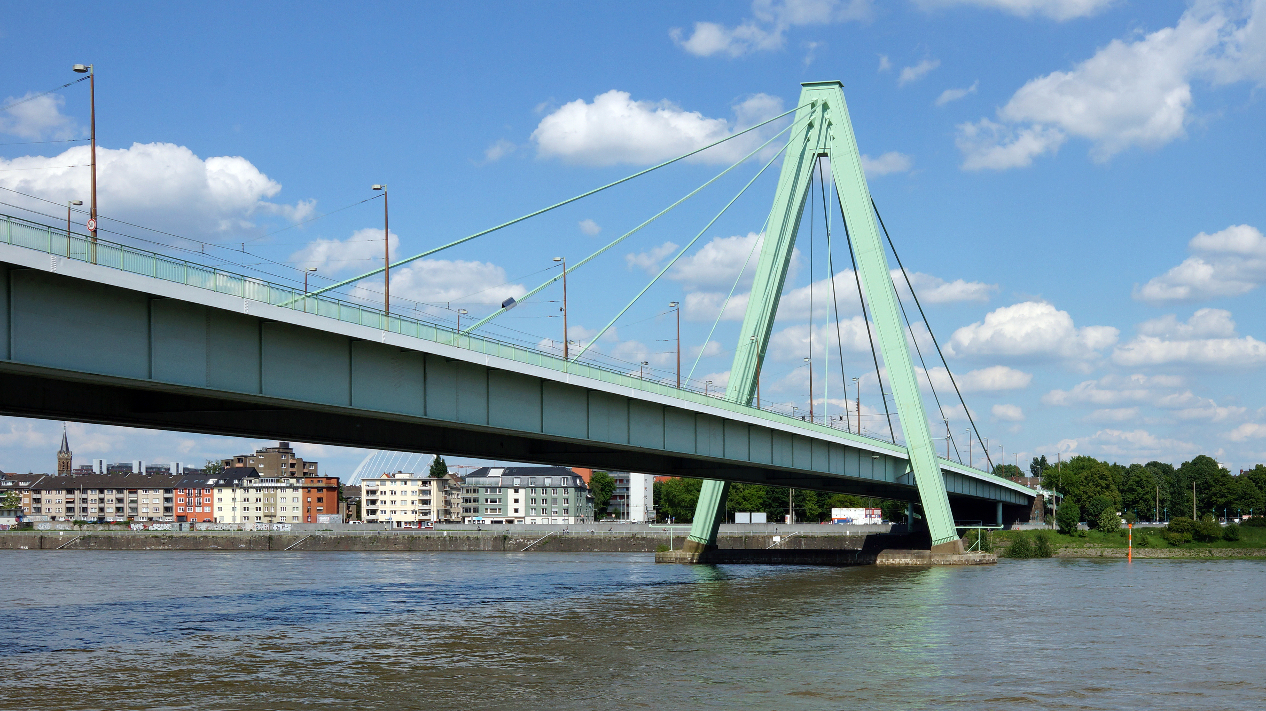 Die Severinsbrücke in Köln nach Abschluss der Sanierungsarbeiten.