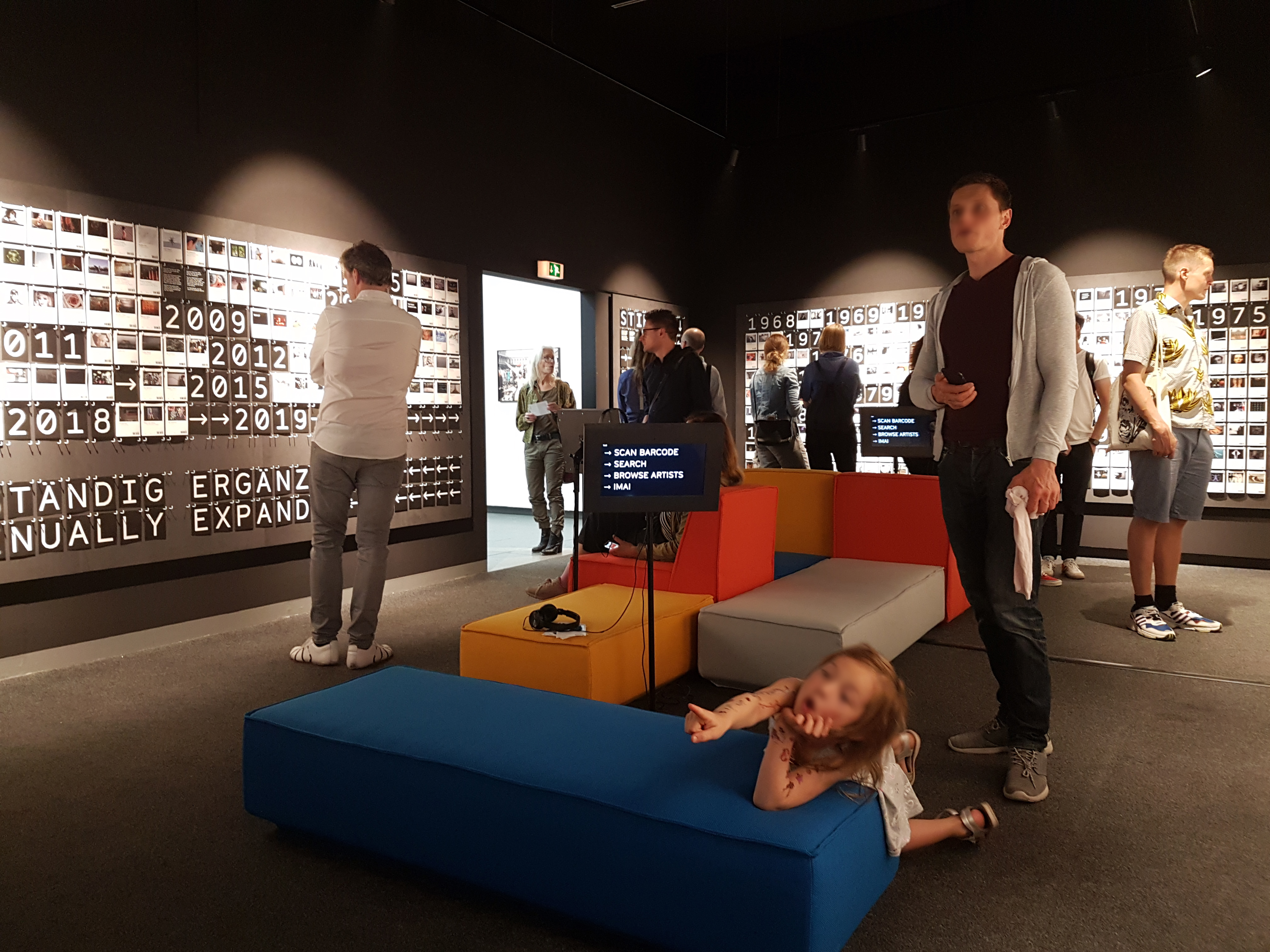 Since July 2019, the media art Foundation imai runs a permanent videolounge at the NRW Forum in Dusseldorf. About 1000 video artworks are on view. On a large projection, additional screenings are taking place.