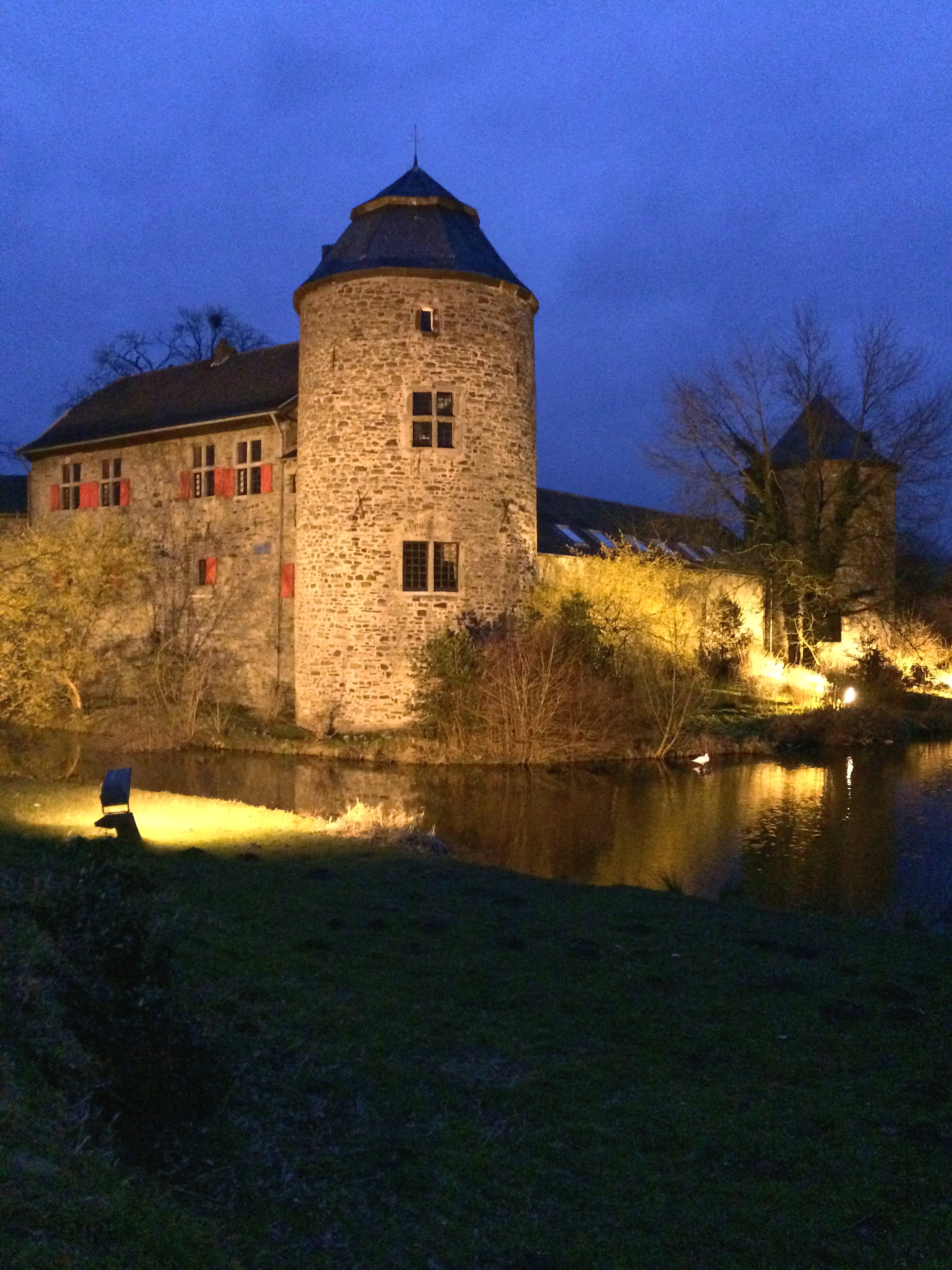 Ratingen Wasserburg Haus zum Haus