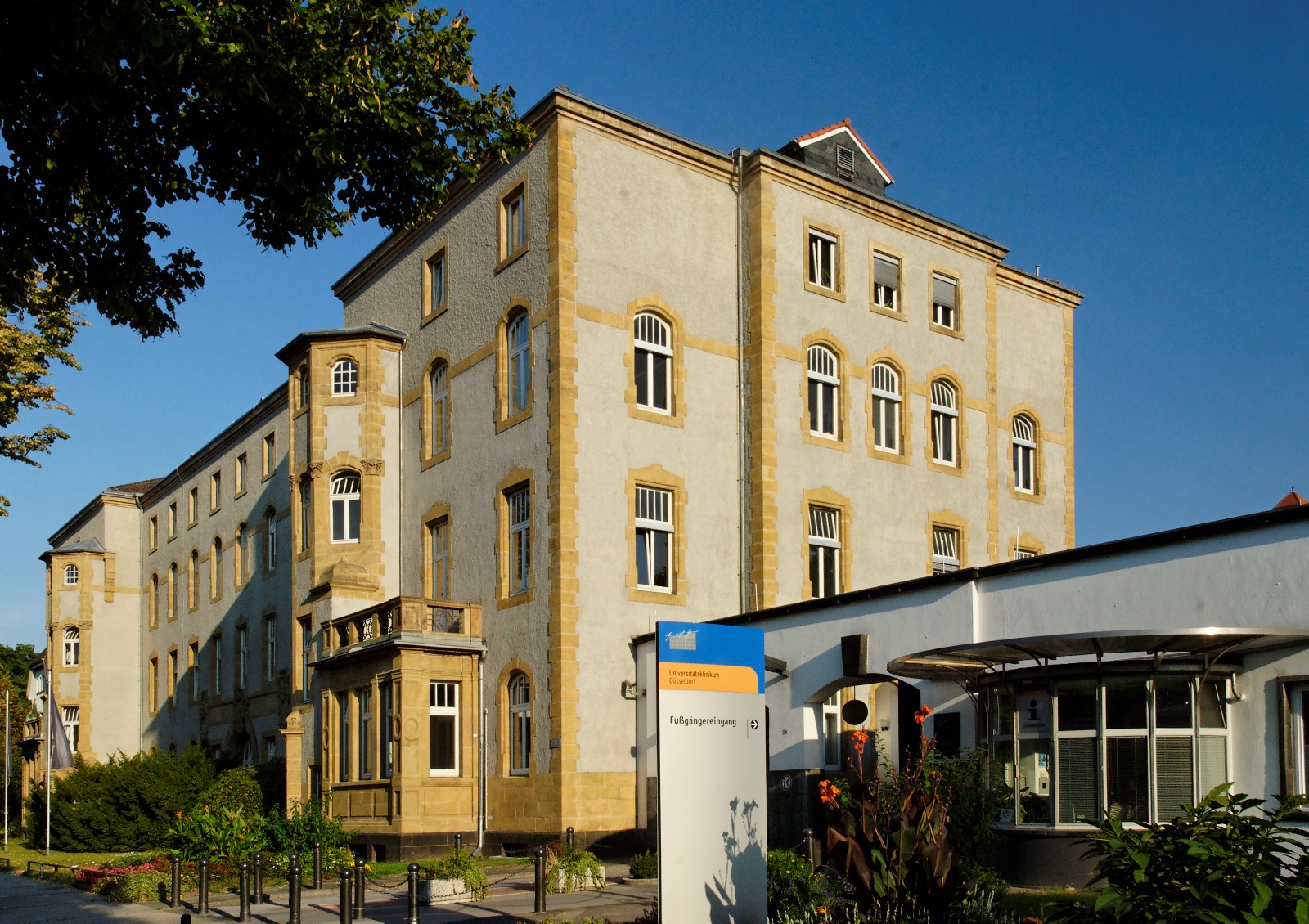 Administration and pedestrian entrance of the university hospital in Düsseldorf-Bilk, Germany