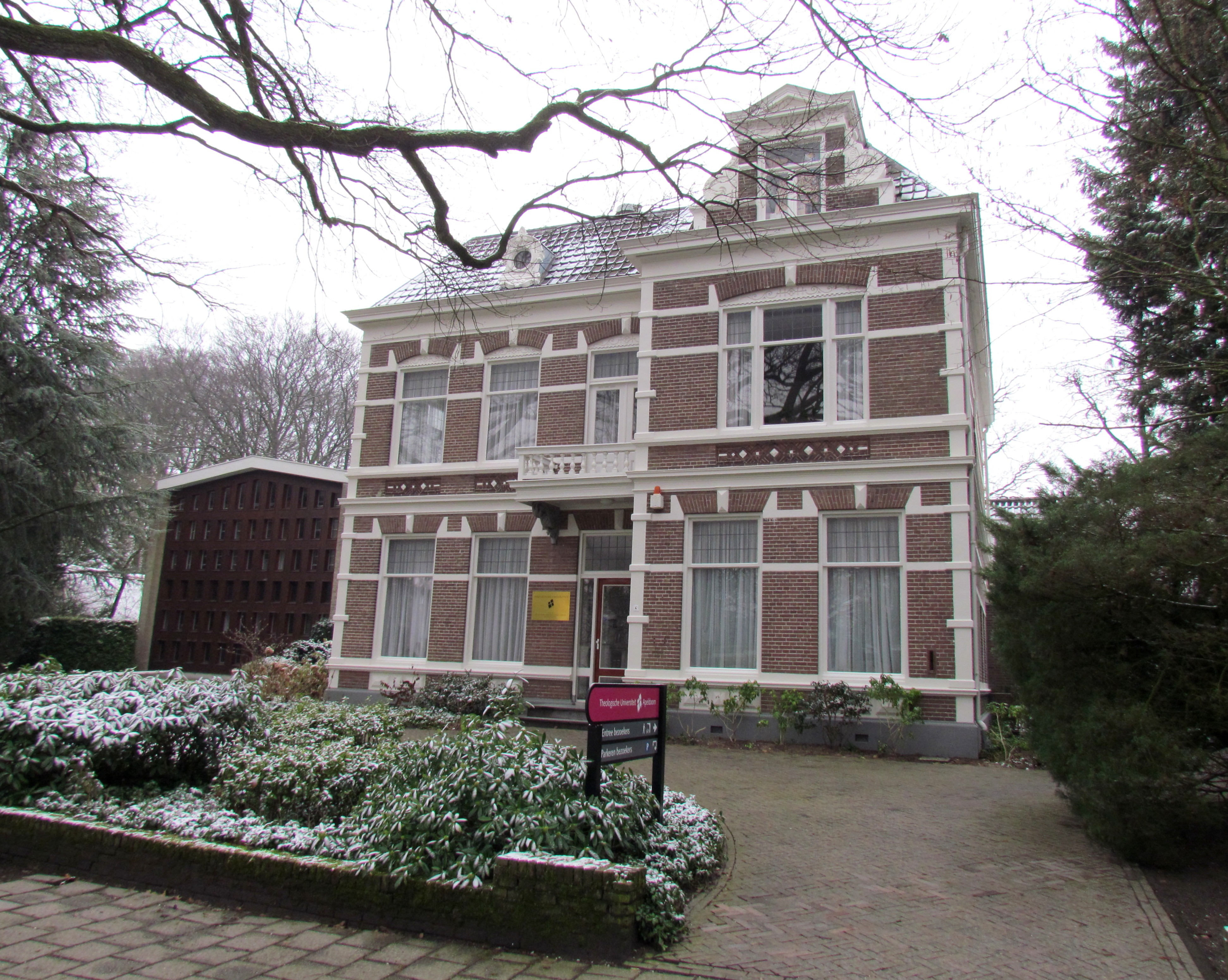 Theologische Universiteit Apeldoorn, Wilhelminapark. Opleidingsinstituut van de Christelijke Gereformeerde Kerken