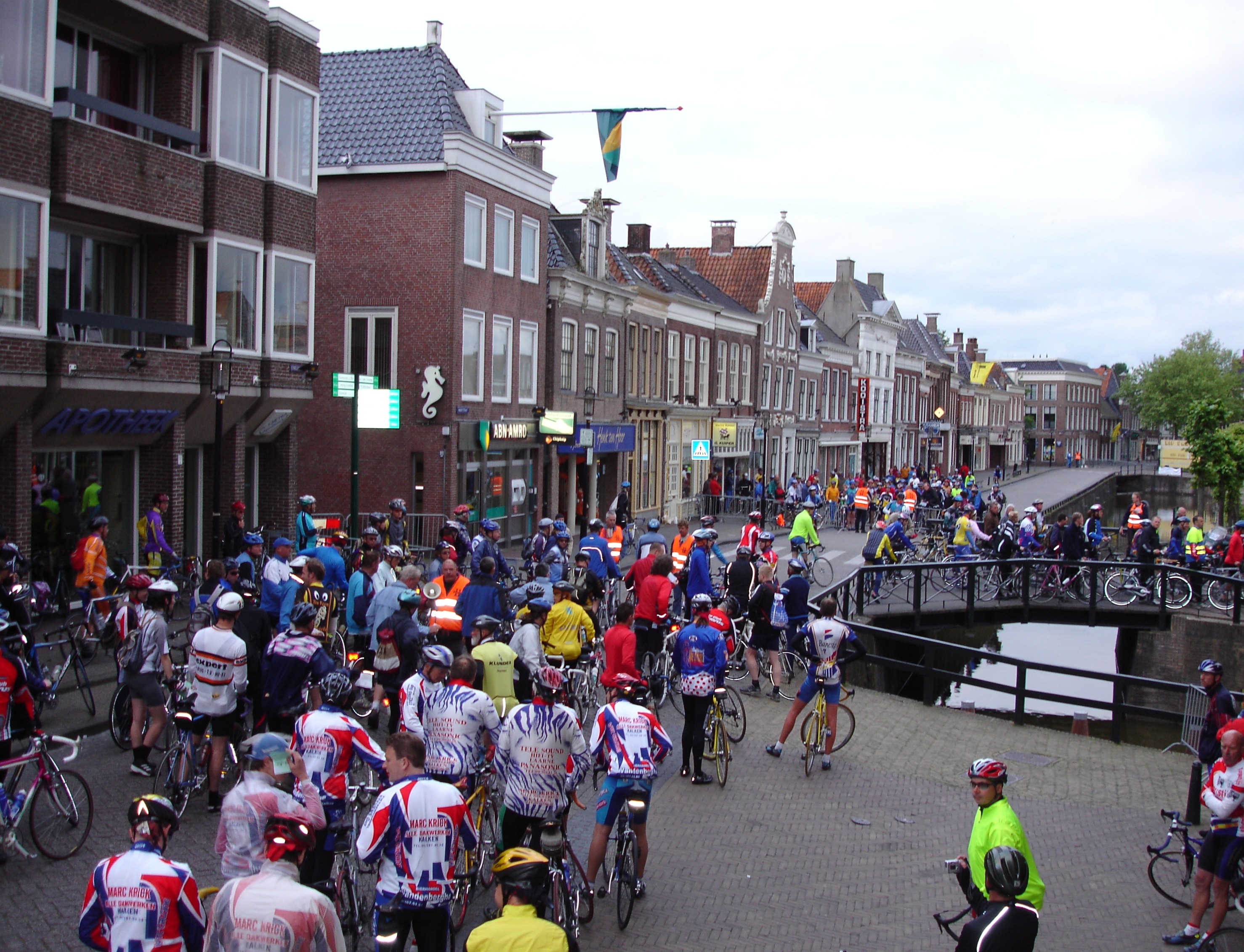 Departure of the Elfstedentocht cycling tour in 2006.