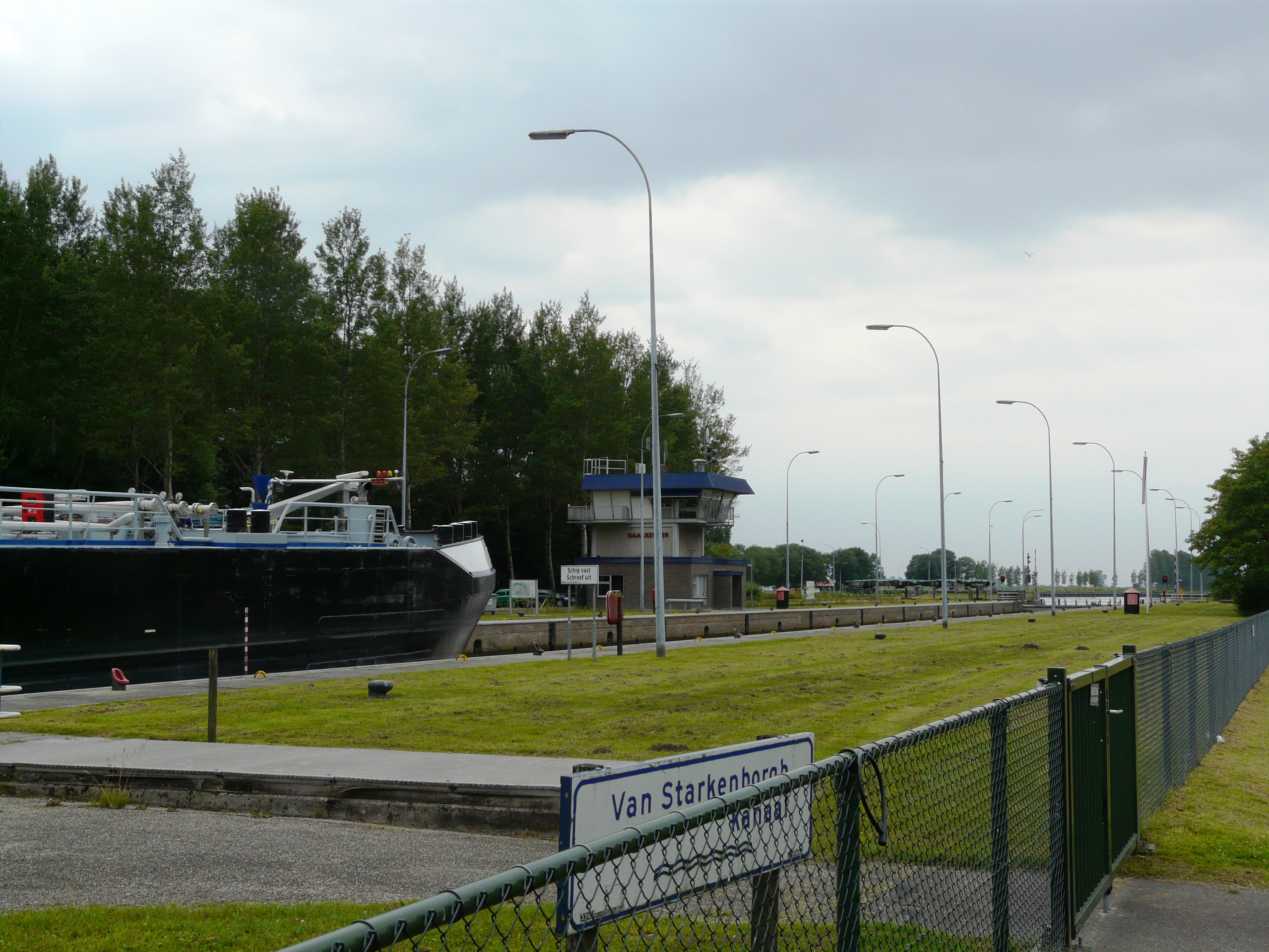 Sluis Gaarkeuken gezien vanaf de weg Buikstede (westen).
