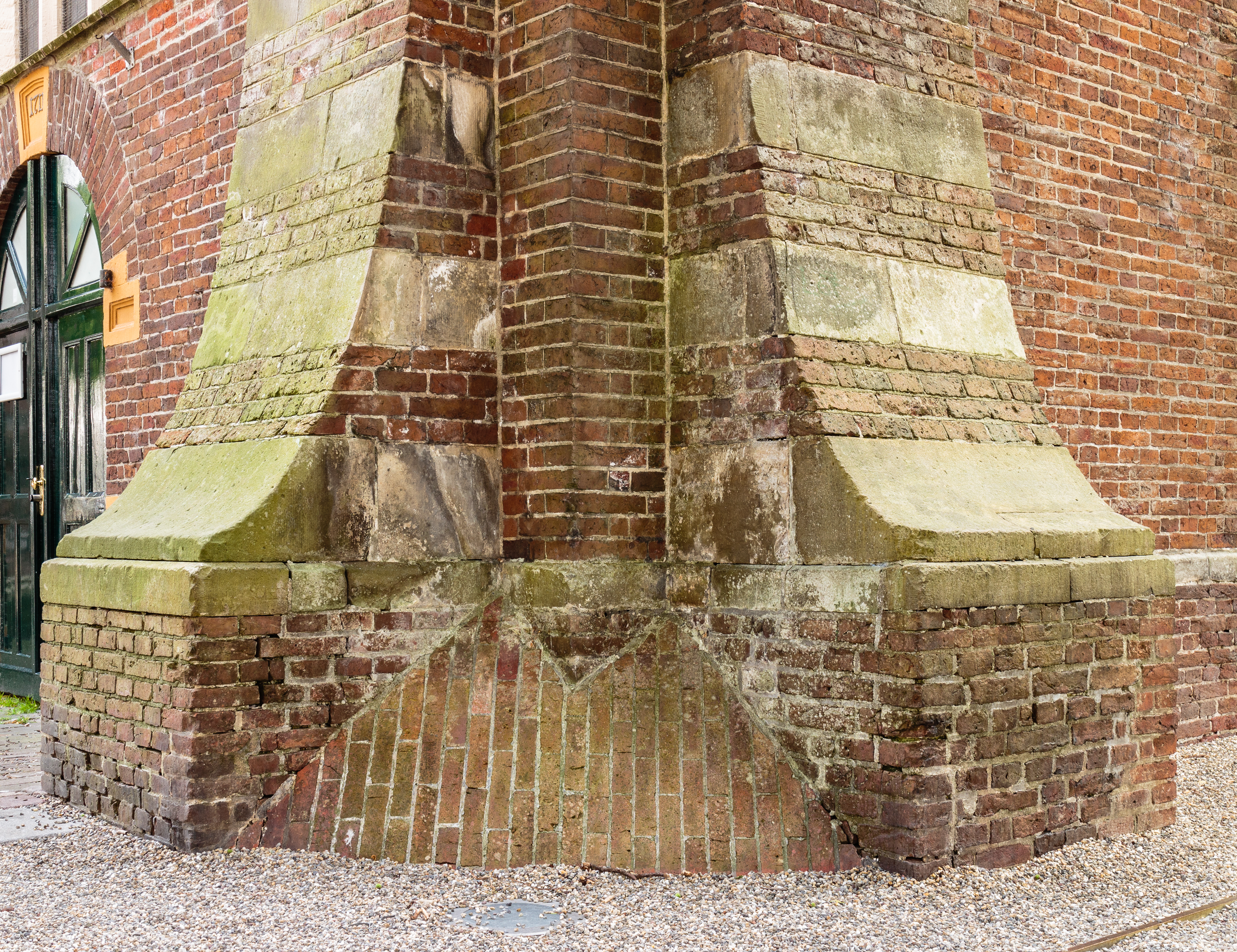 Groningen (city), Der Aa-kerk Brick buttress. (Northwest side)
