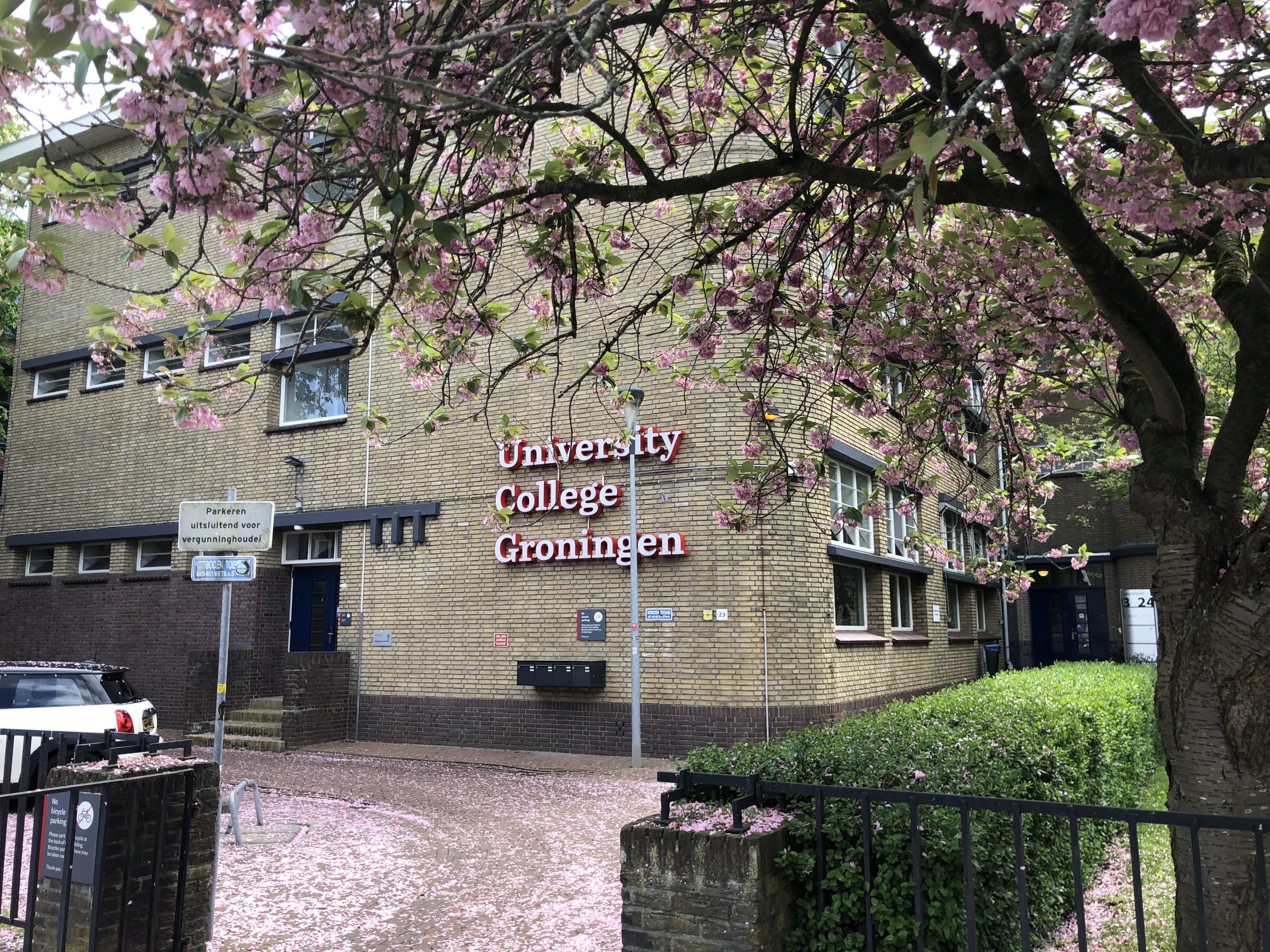 Main building of University College Groningen.