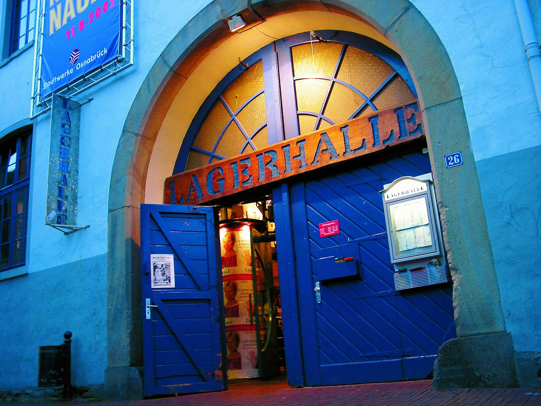 Es handelt sich hierbei um den Haupteingang des Kultur-und Kommunikationszentrum Lagerhalle e.V.