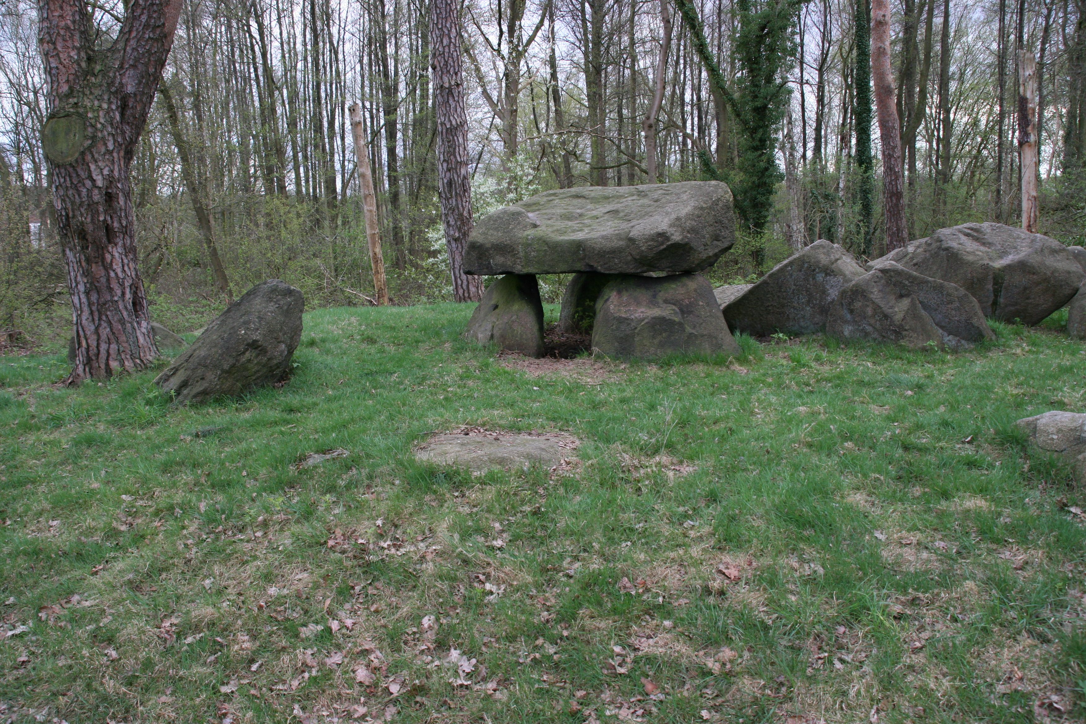 Voxtrup: megalithic chambered tomb "Devil's Stones"