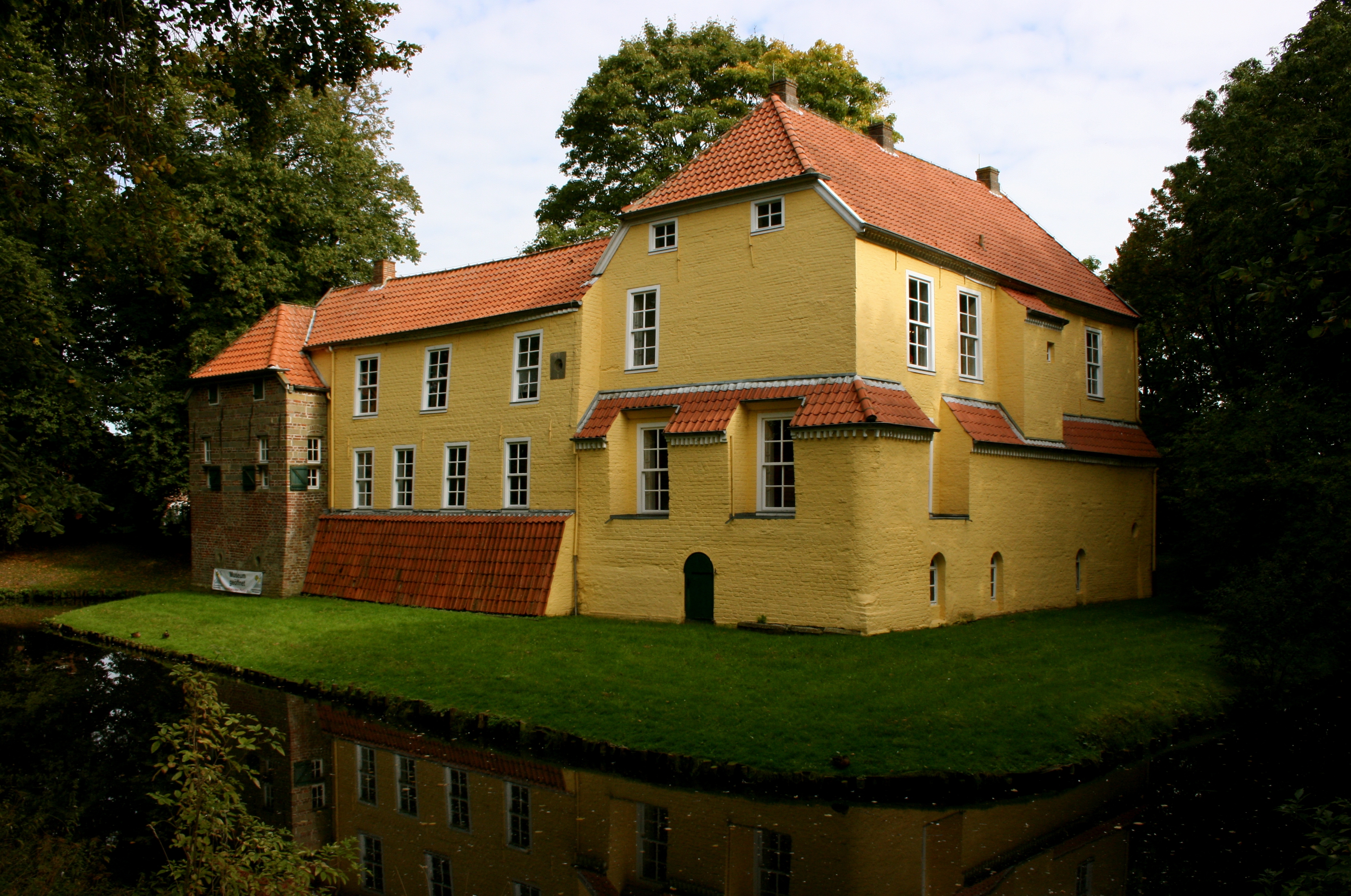 Manningaburg in Pewsum