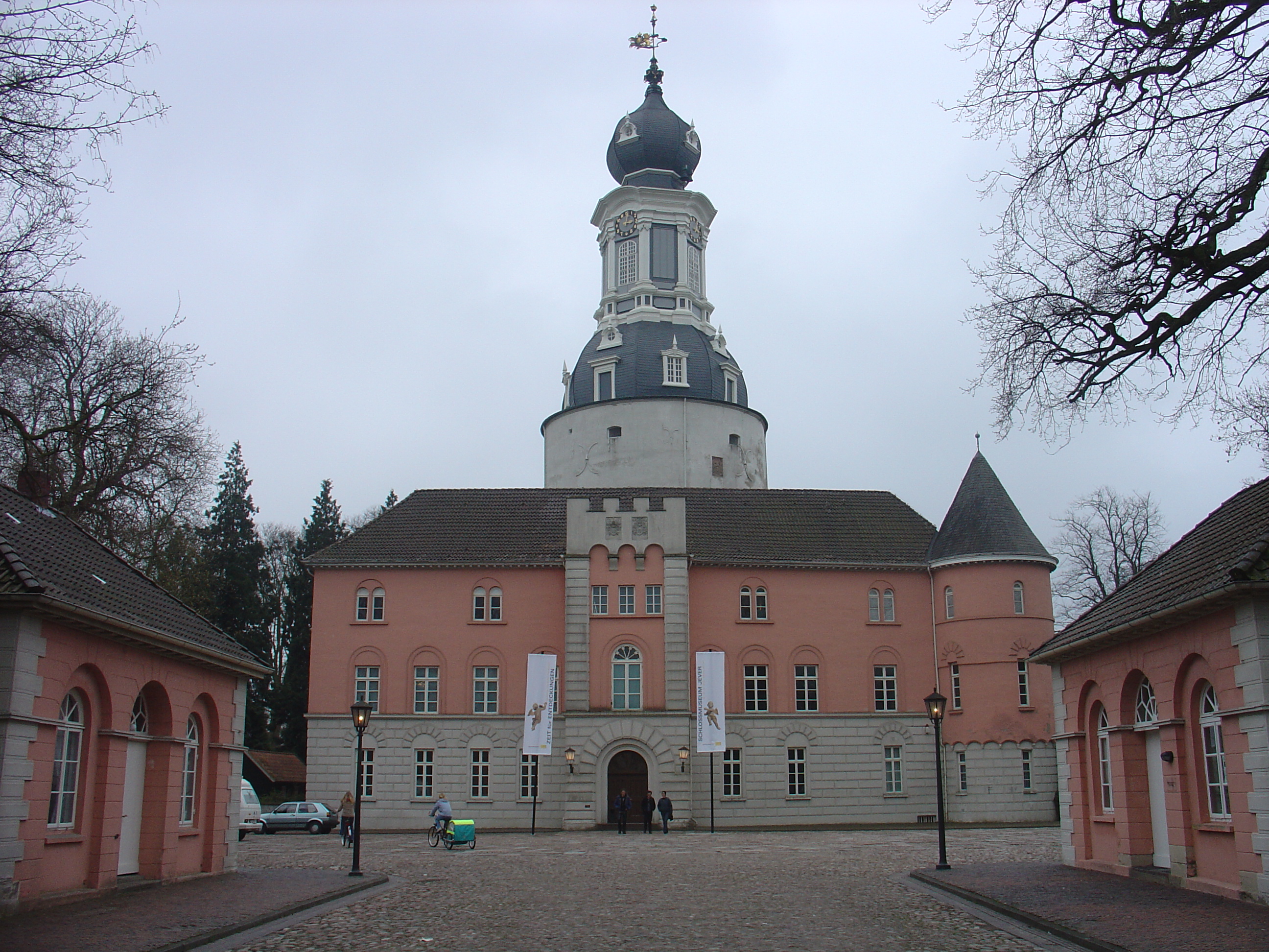 Schloss Jever, Hoffassade