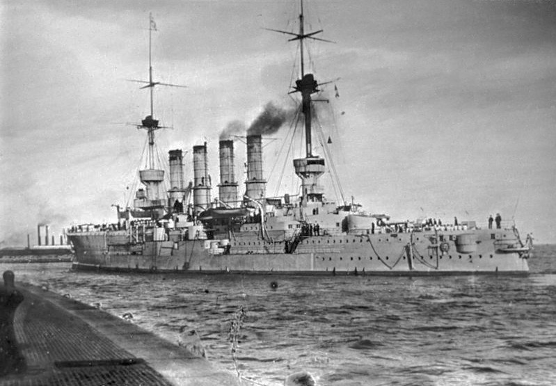 For documentary purposes the German Federal Archive often retained the original image captions, which may be erroneous, biased, obsolete or politically extreme. Großer Kreuzer der Roon-Klasse"
Großer Kreuzer / Panzerkreuzer der Roon-Klasse ("S.M.S. Yorck" oder "S.M.S. Roon")