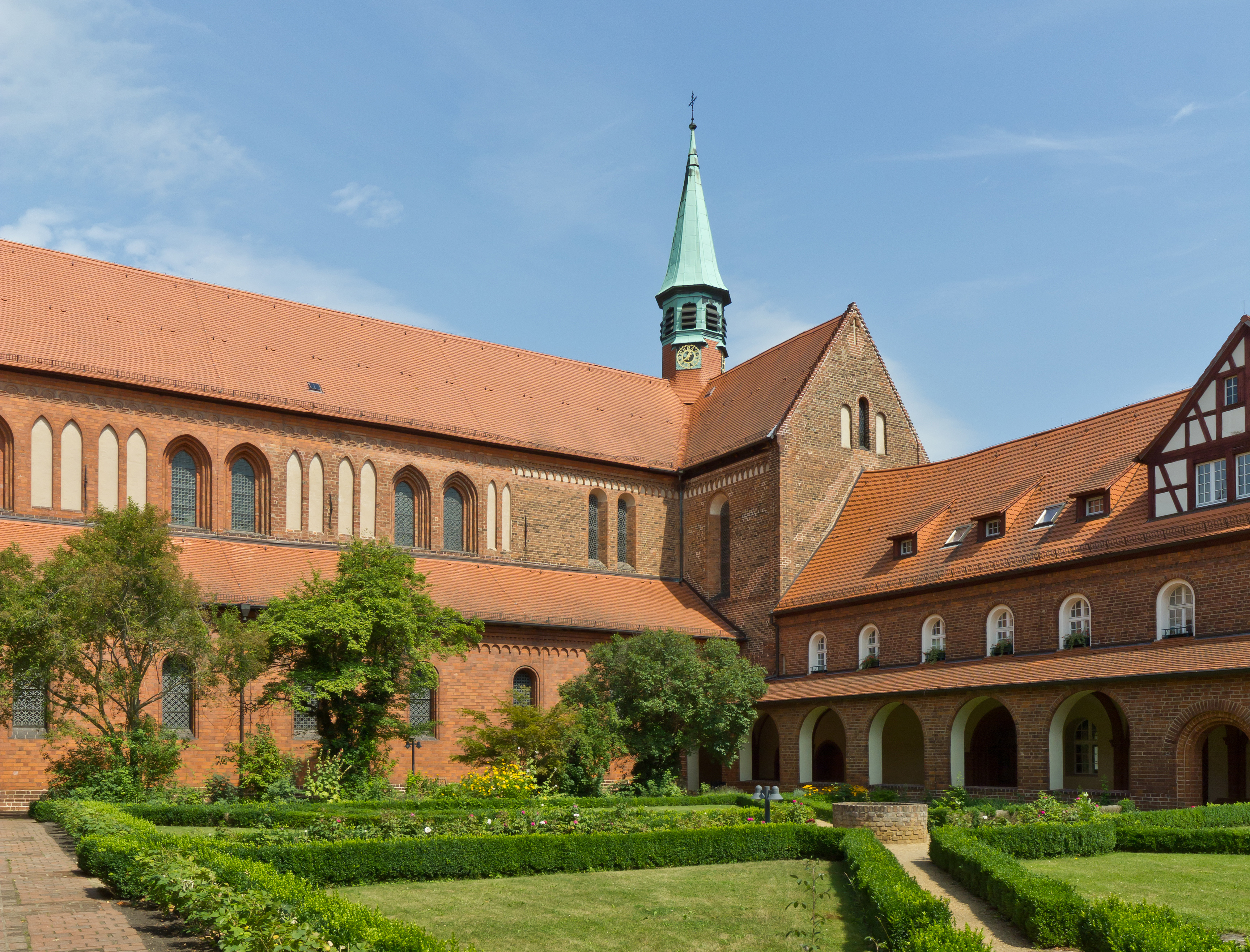 Cloister garden courtyard and St. Marien church (rear) of the Kloster Lehnin (Lehnin abbey, a German Brick Gothic era monastery near Brandenburg/Havel, in Landkreis Potsdam-Mittelmark, Brandenburg).