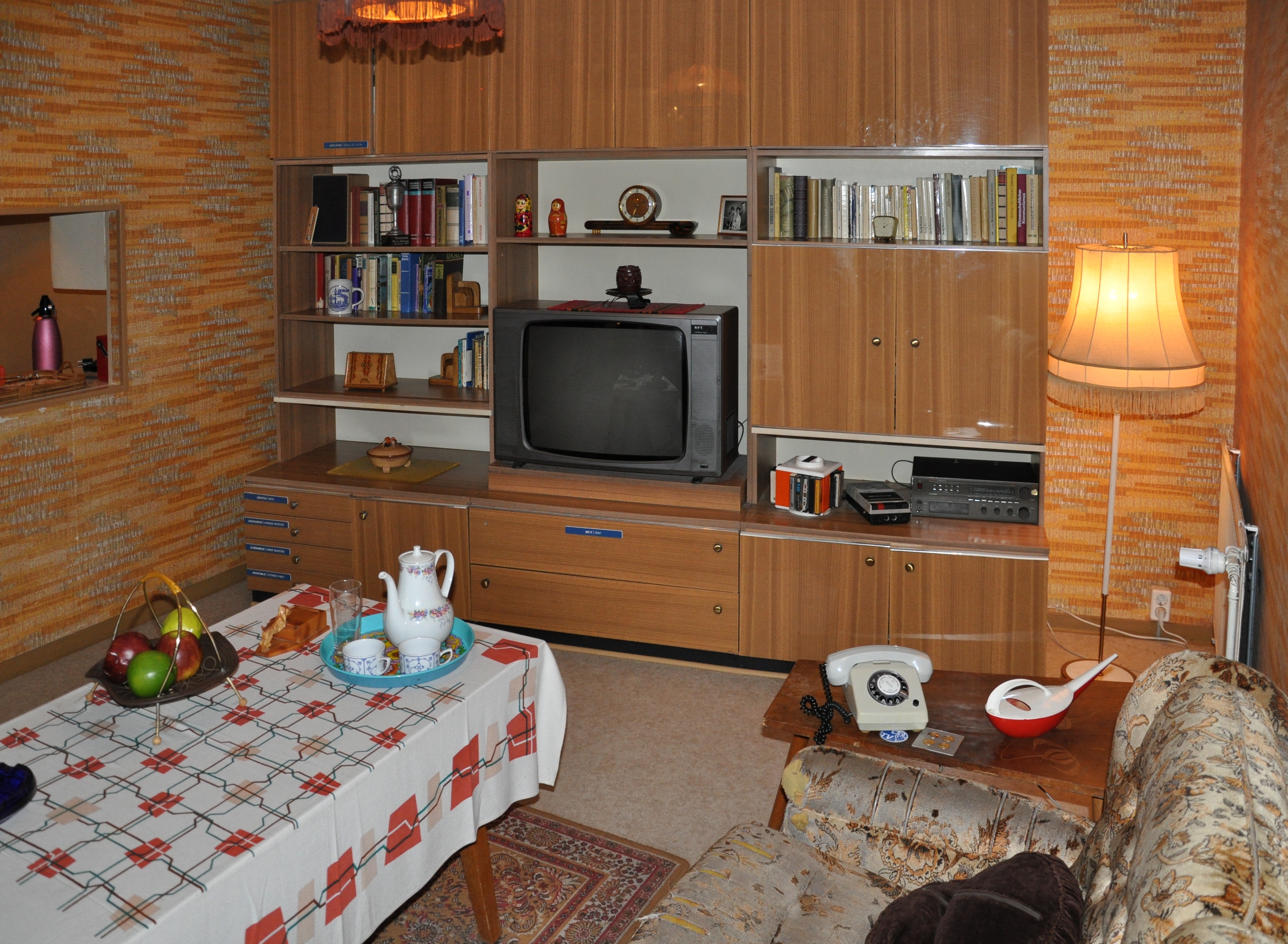 Typisches DDR-Wohnzimmer, fotografiert im DDR-Museum Berlin