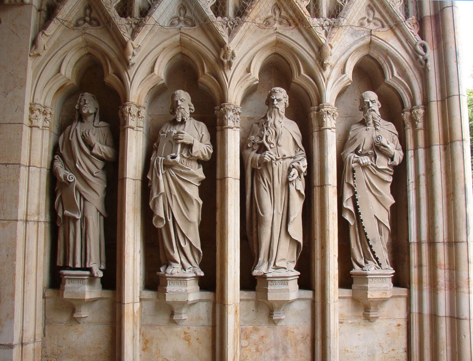 In the south-western entrance these four prophets are depicted. They are: Daniel, Hezekiel, Jeremia and Jesaja.

Date : August 10 2005